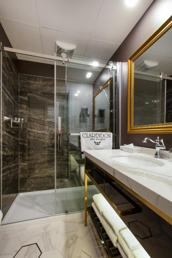 Quarto Duplo com 2 Camas de Casal