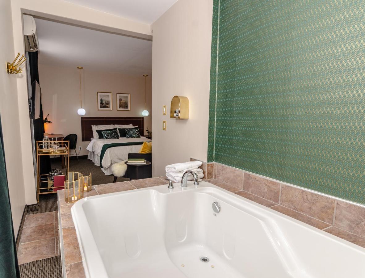 Chambre Lit Queen-Size avec Baignoire Spa