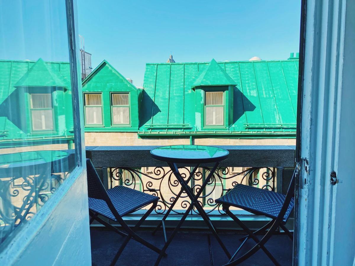 Zimmer mit Queensize-Bett und Balkon