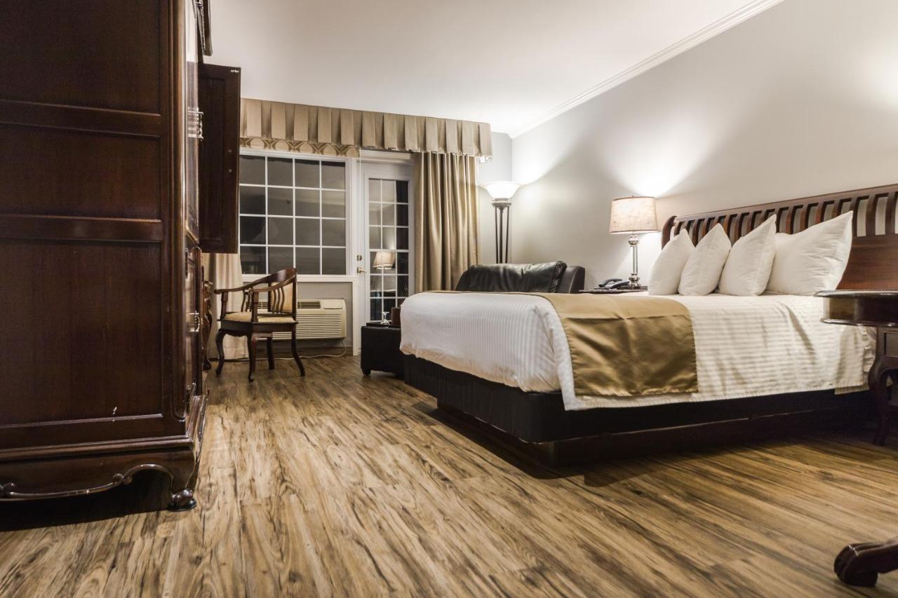 Superior Queen Room with Partial Lake View,1341670964:JPEG