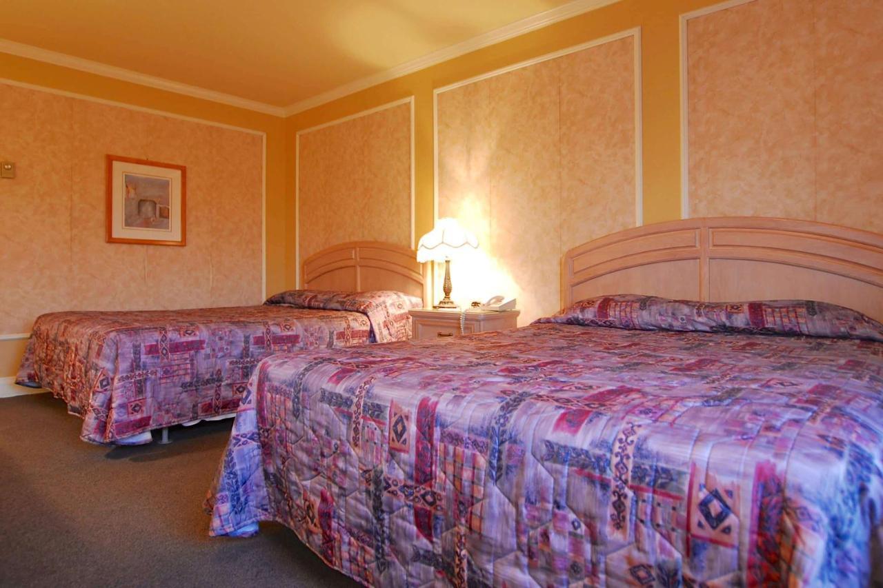 Queen Room Two Queen Beds Non-Smoking