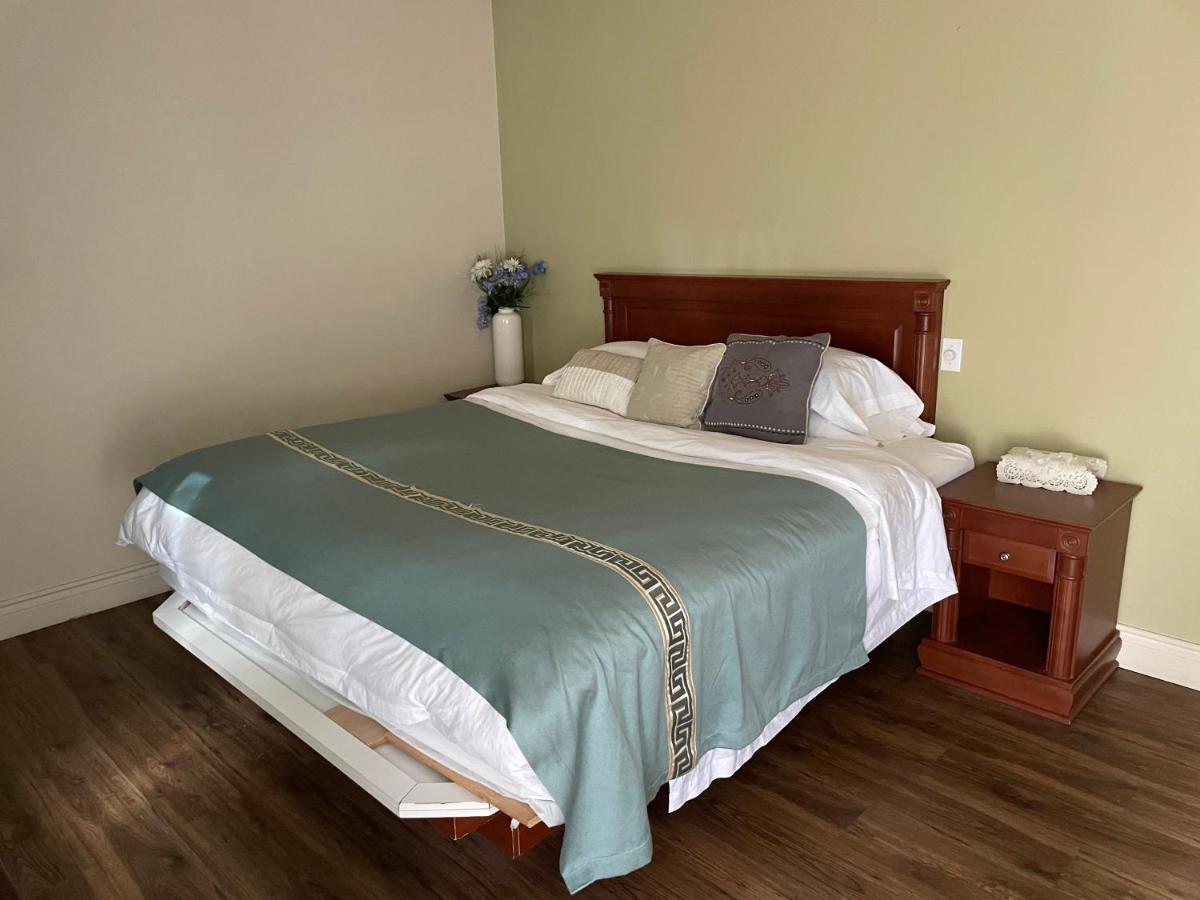 King Suite with Spa Bath