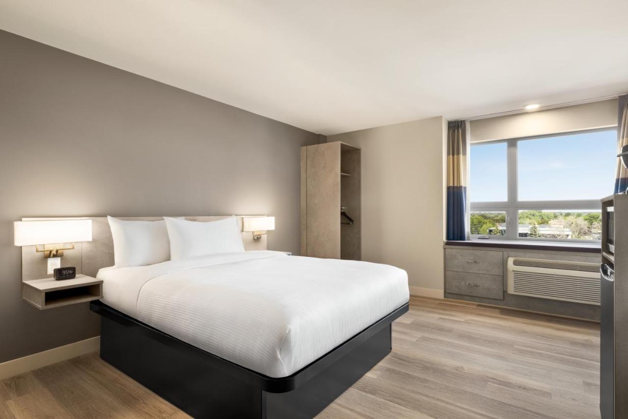1 Queen Bed, Mobility Accessible Room, Roll-in Shower, Non-Smoking,1316583220:JPEG