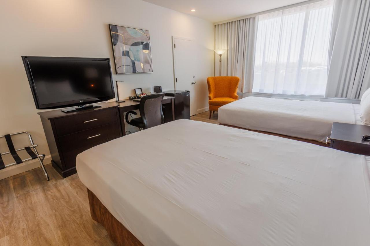 Deluxe Double Room with Two Double Beds - Non-Smoking,1709922898:JPEG
