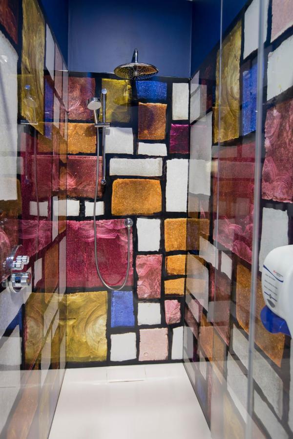 Queen Room,1494246901:JPEG