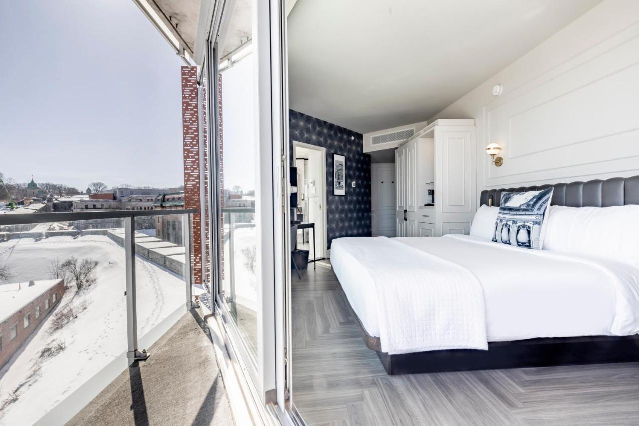 Room Citadine King Bed Balcony Old Quebec View