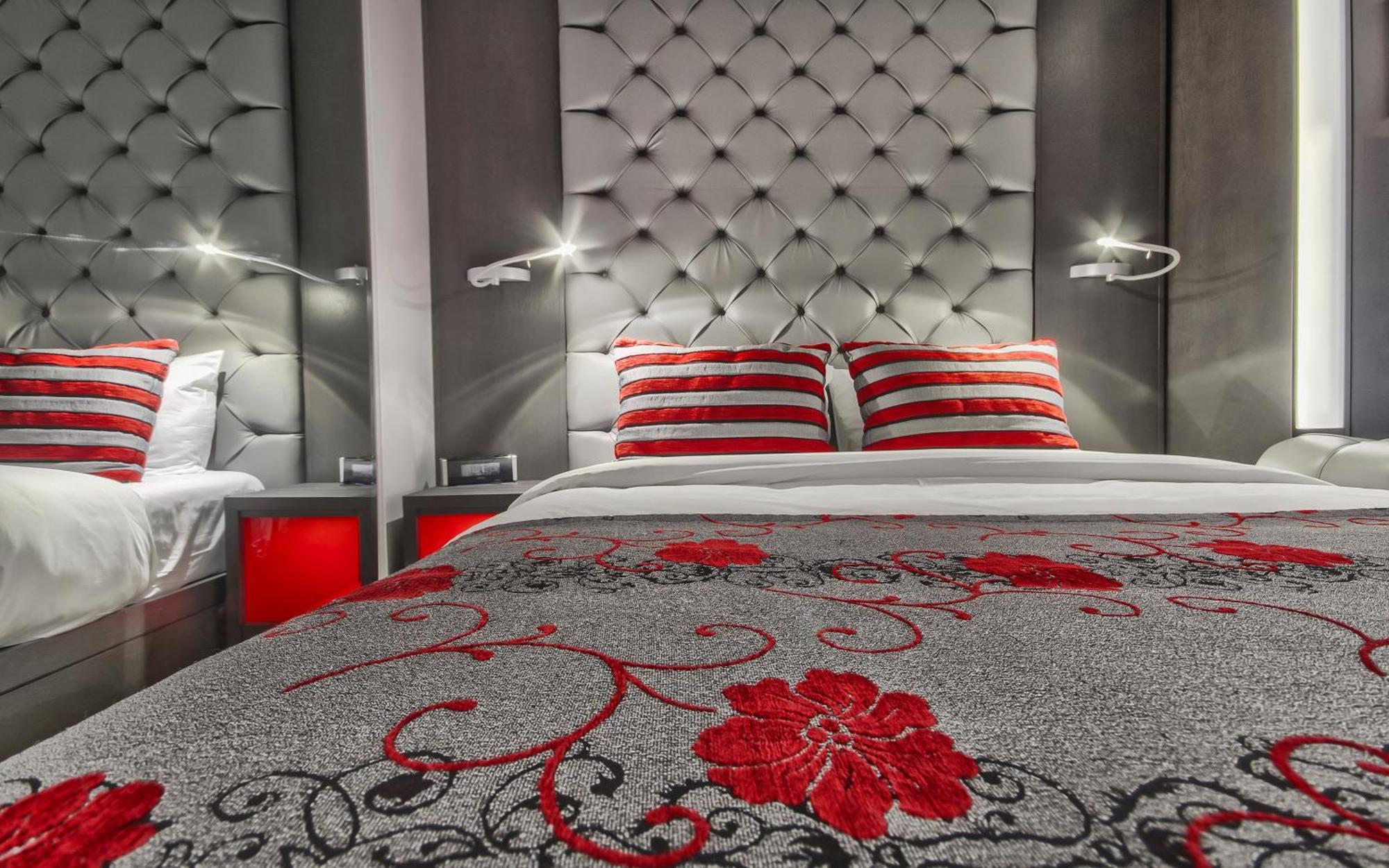 Quarto Exclusivo com 1 Cama Queen-size, 1 Cama Embutida Queen-size, Lareira e Varanda Interna
