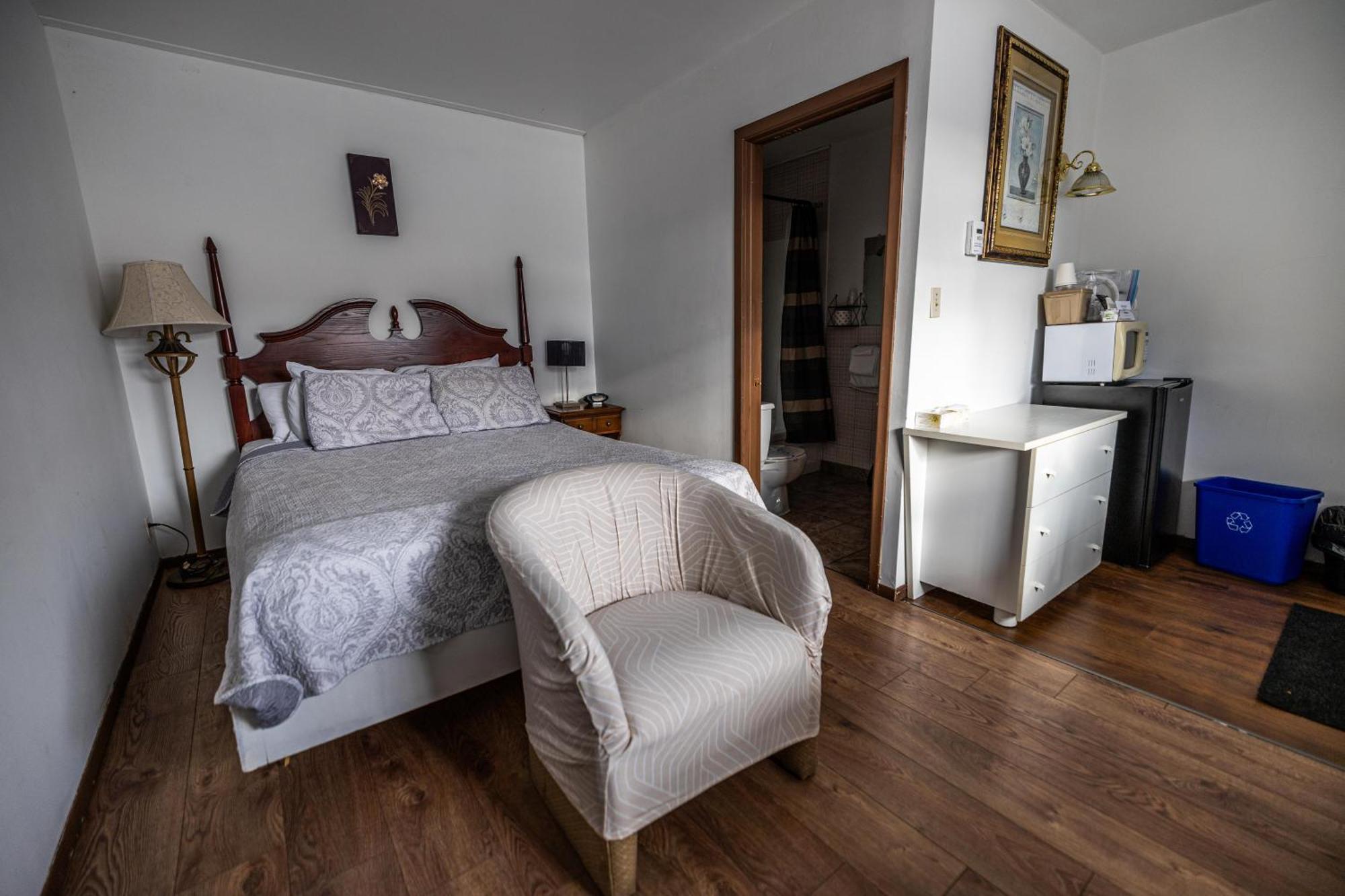 Queen Room,1499286409:JPEG