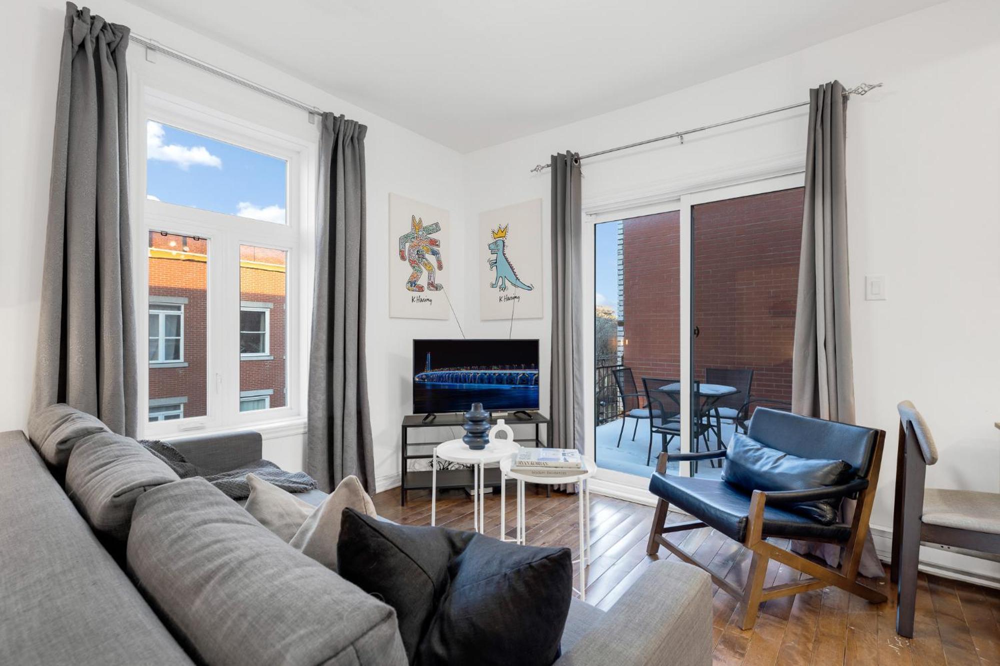 One-Bedroom Apartment with Balcony,1506277885:JPEG