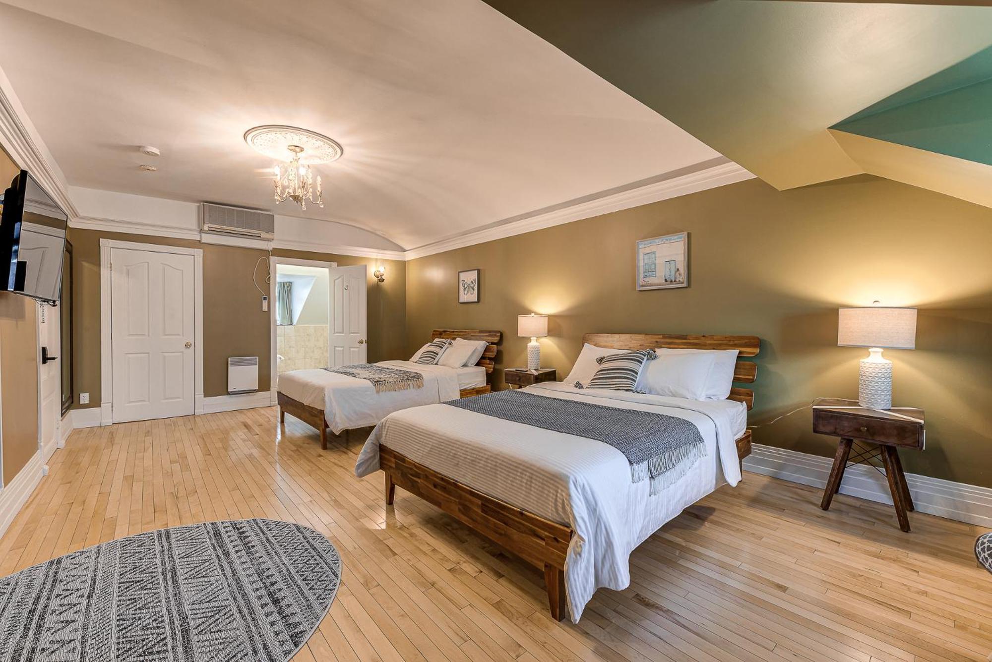 Doppelzimmer mit 2 Queensize-Betten