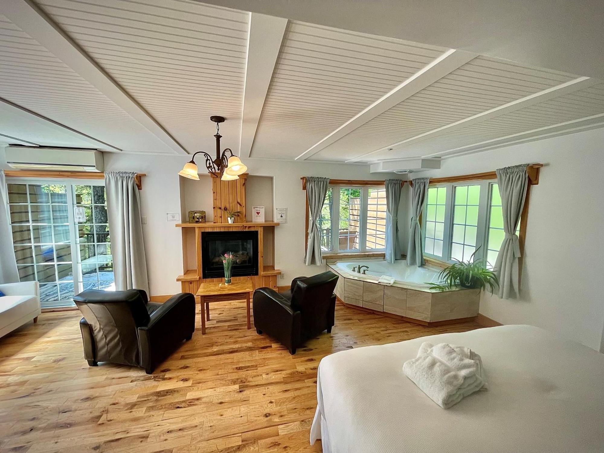 King Suite with Balcony,1541013193:JPEG