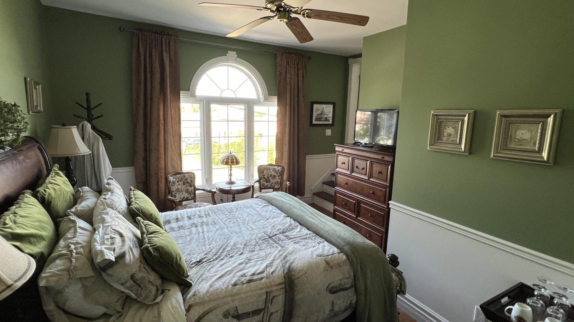 Queen Room,1549728334:JPEG