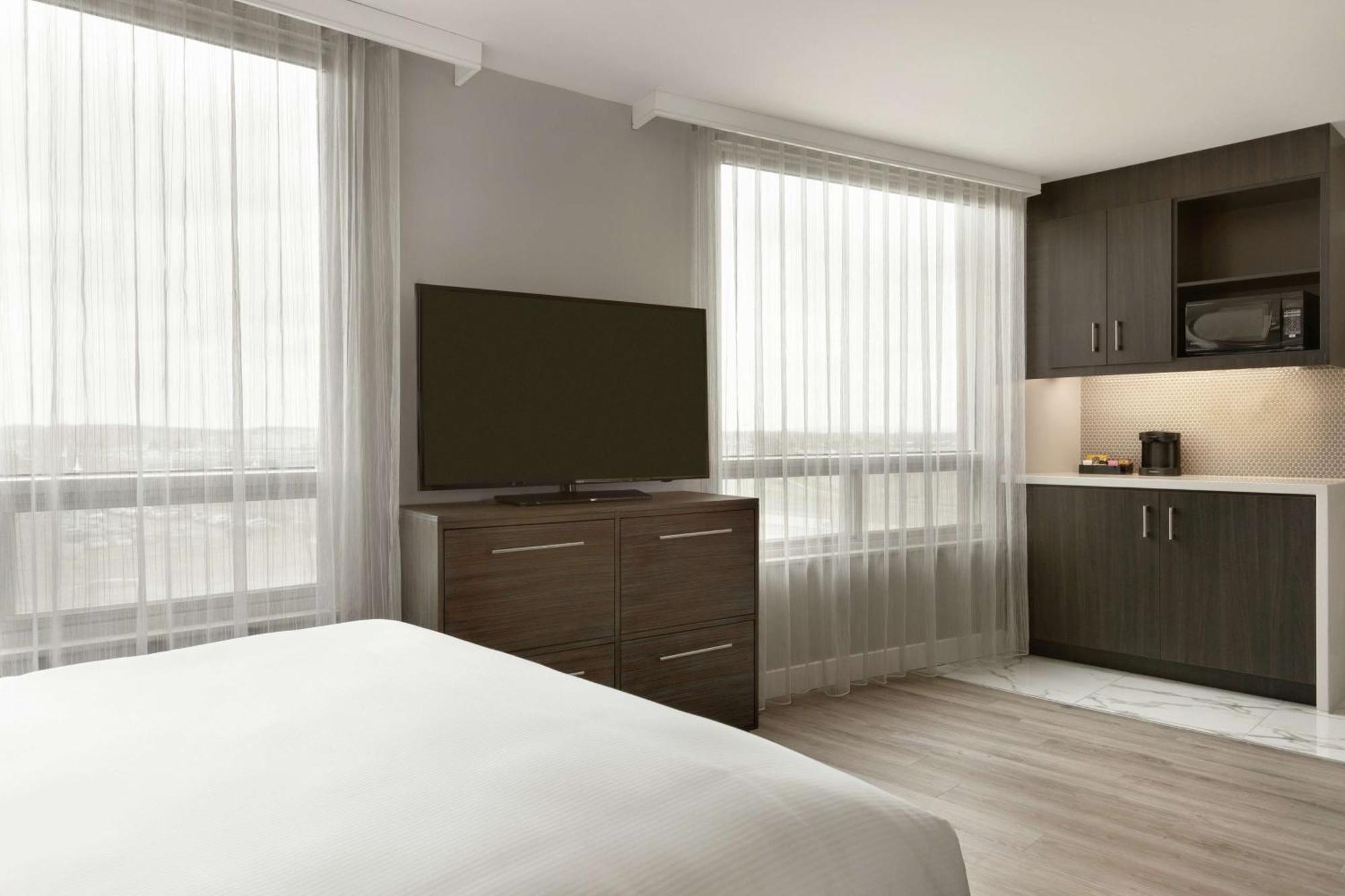 Queen Room,1551458971:JPEG