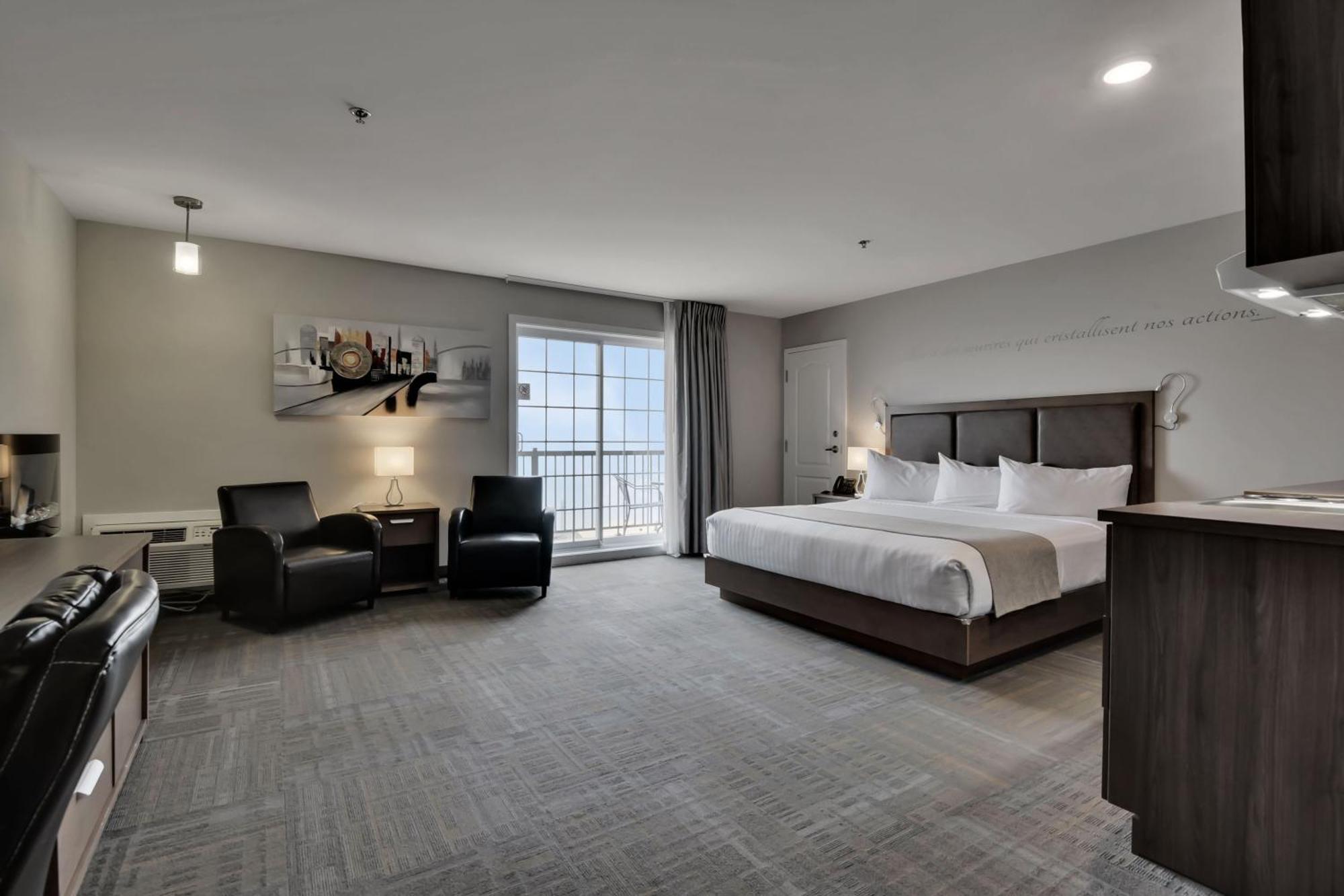 Suite avec Kitchenette et Balcon - Vue sur Fleuve