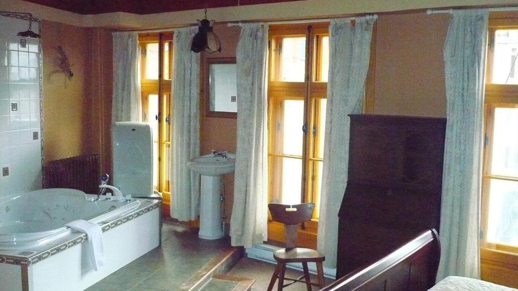 Chambre Lit King-Size avec Baignoire Spa