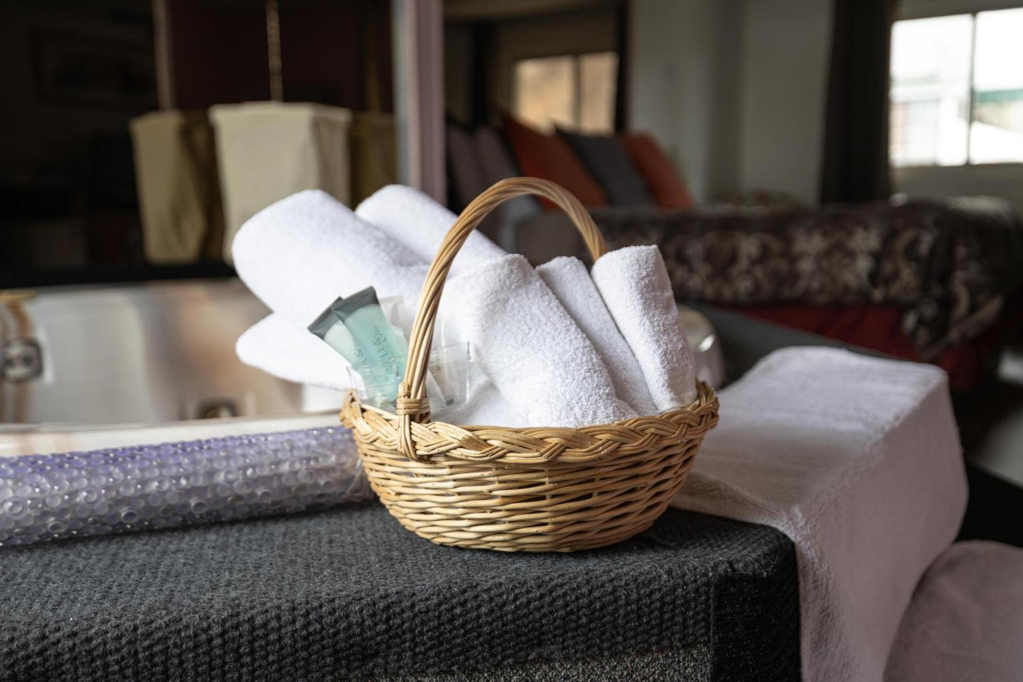 Corner Suite,1586839250:JPEG