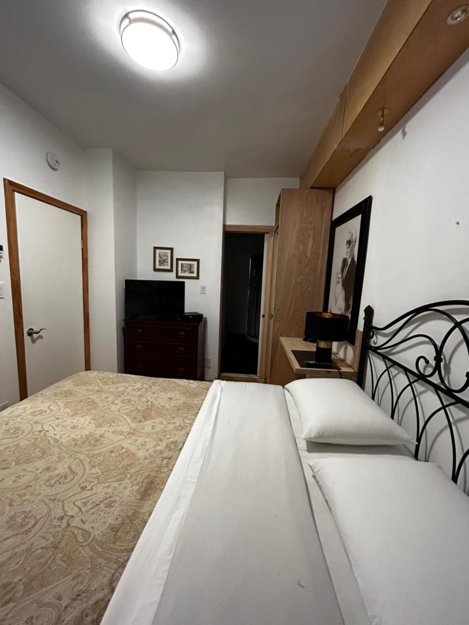 Queen Room,1586844135:JPEG