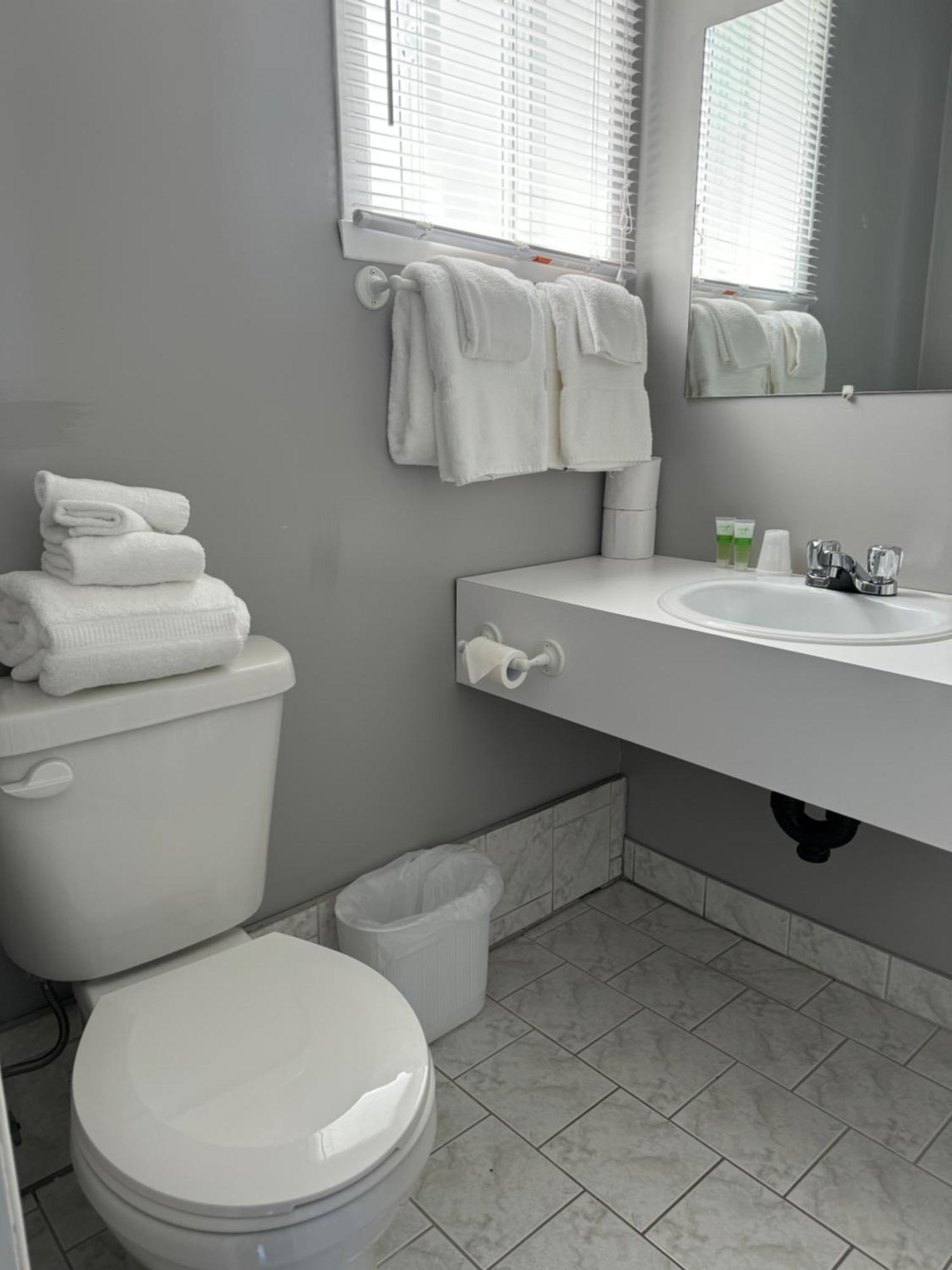 Motel Double Room Two Double Beds Sea View,1592056570:JPEG