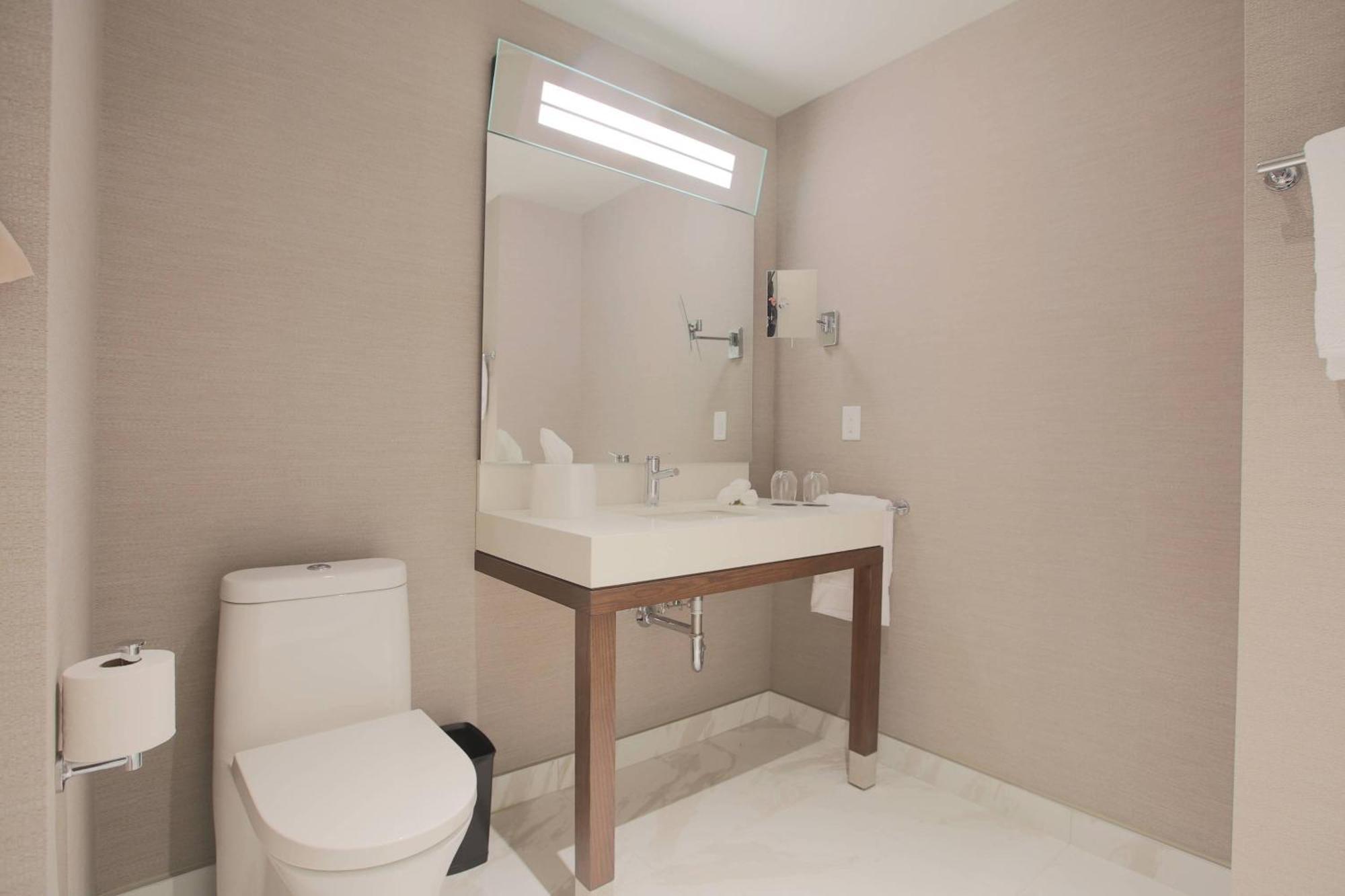 Executive Guest room 2 Queen,1632314899:JPEG