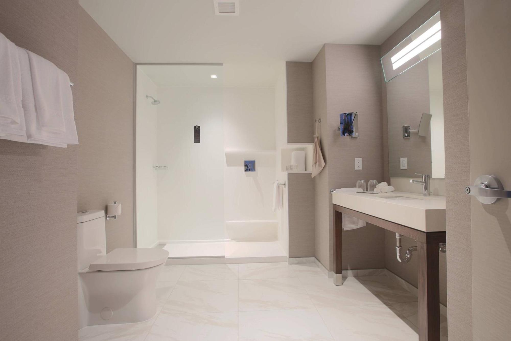 1 Bedroom Suite 1 King Sofa bed,1643814307:JPEG