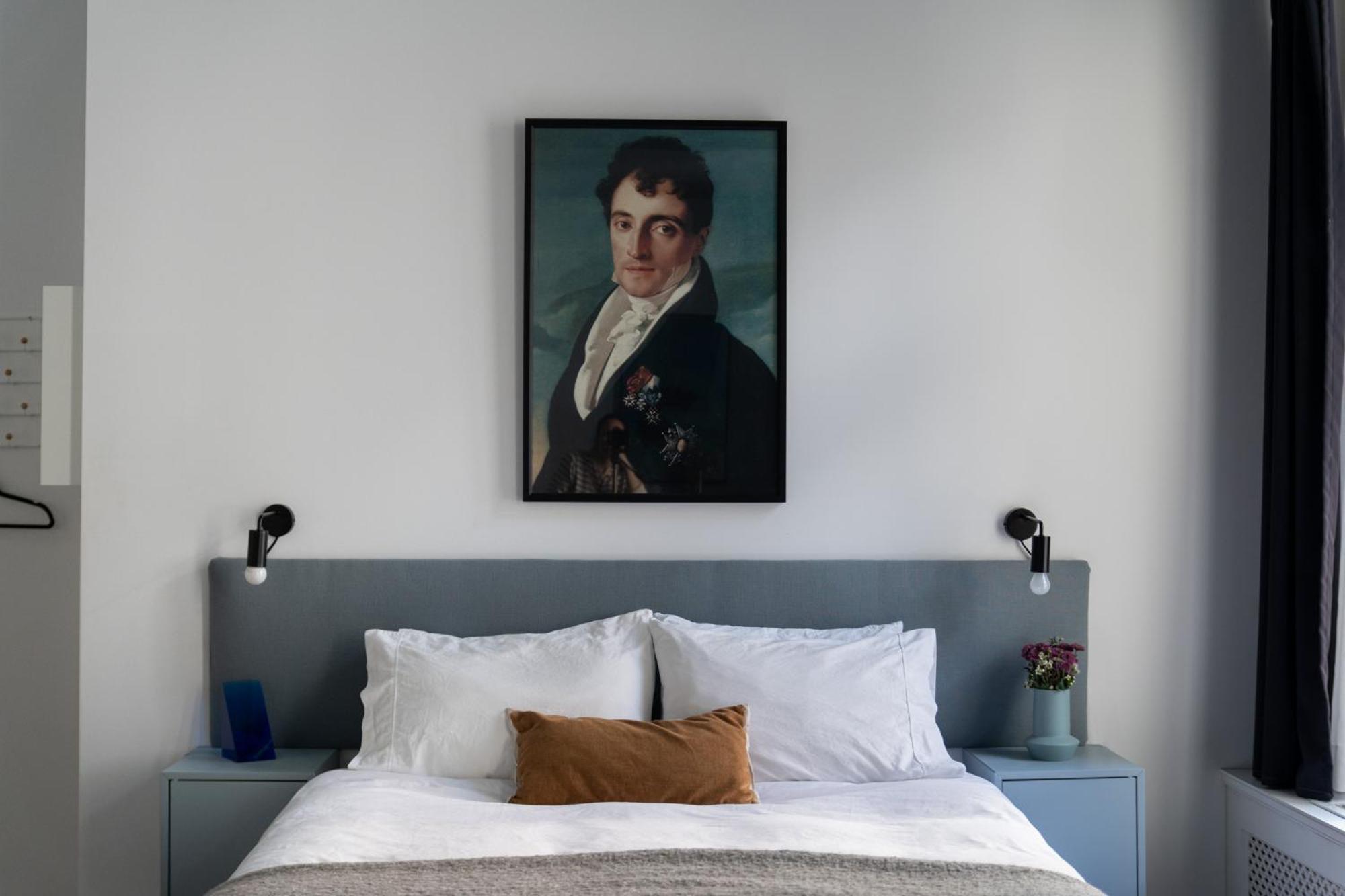 Room 204,1663779969:JPEG