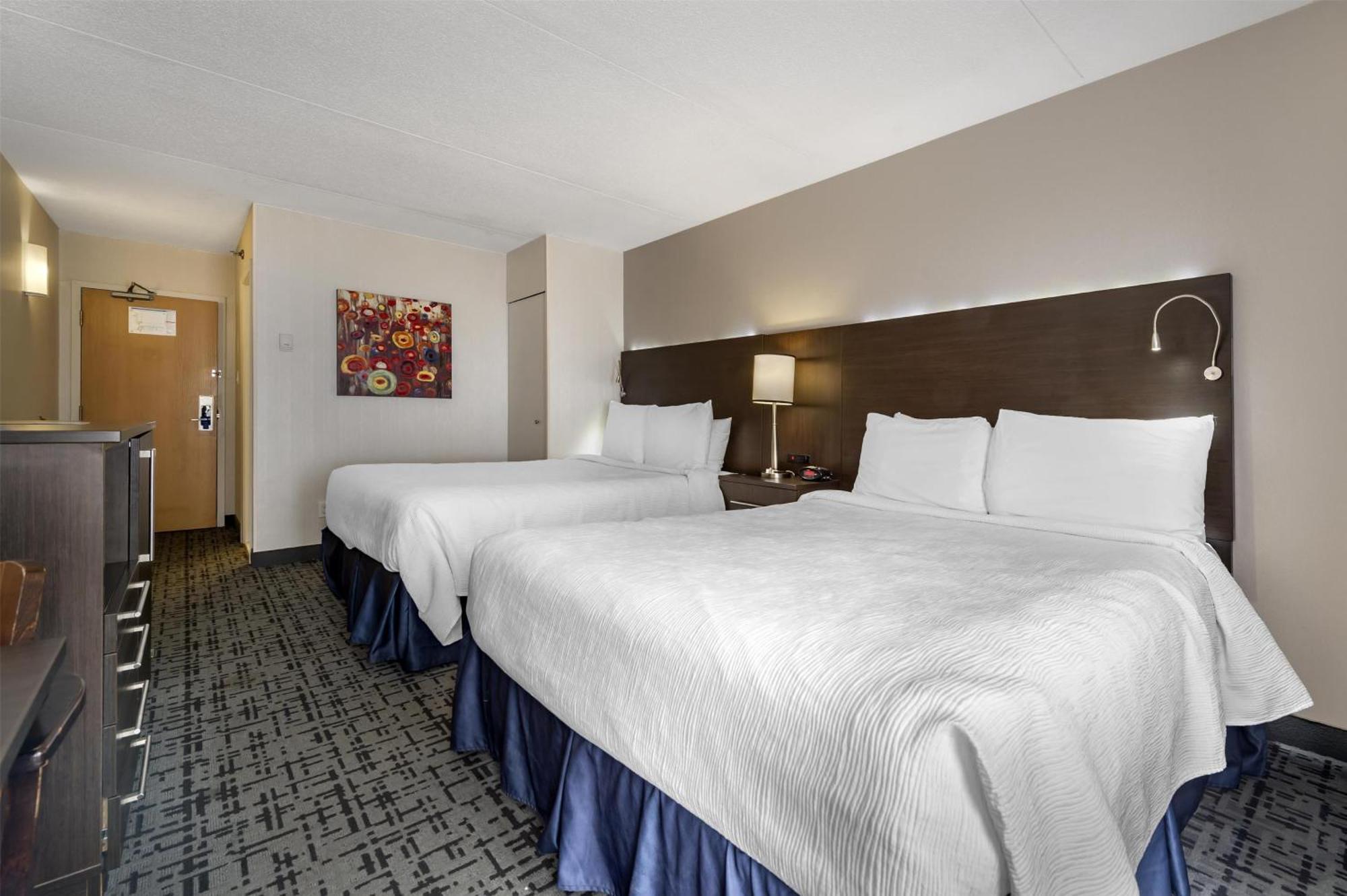 Queen Room Two Queen Beds Non-Smoking or First Floor
