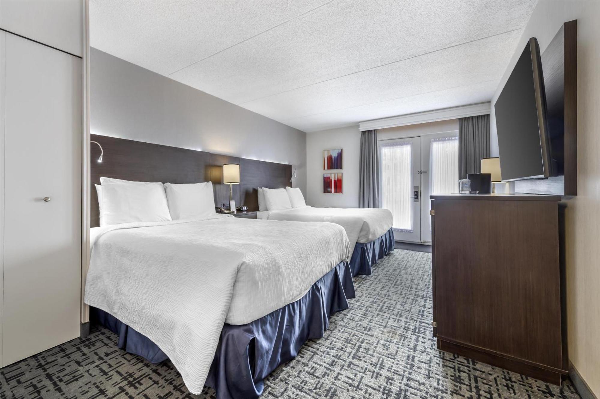 Queen Room Two Queen Beds Non-Smoking or First Floor