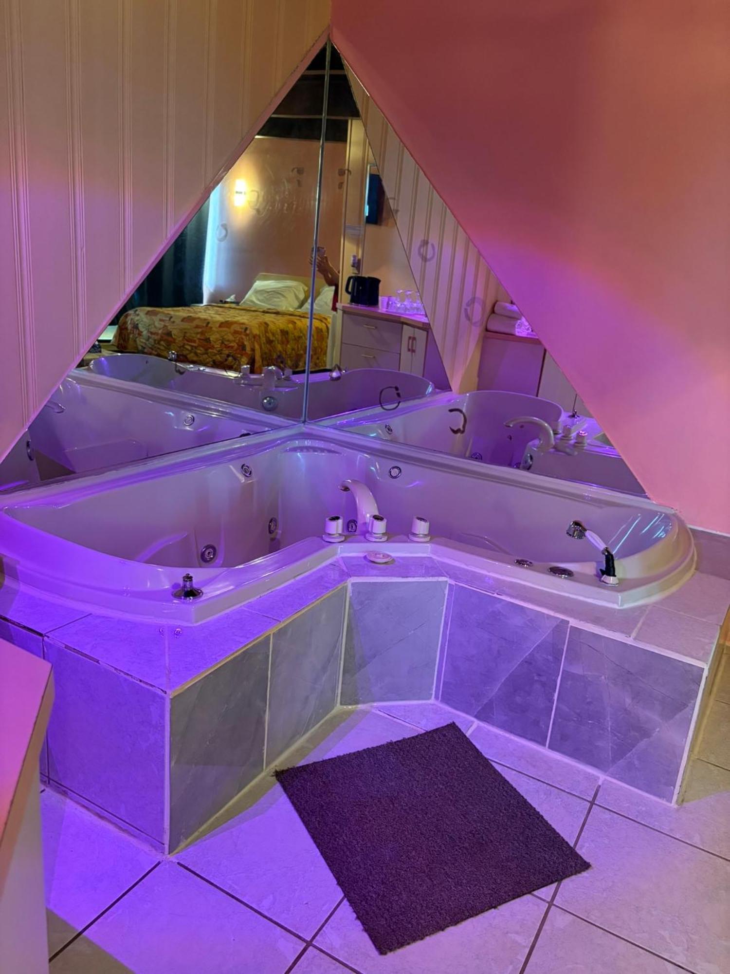 Queen Room with Spa Bath