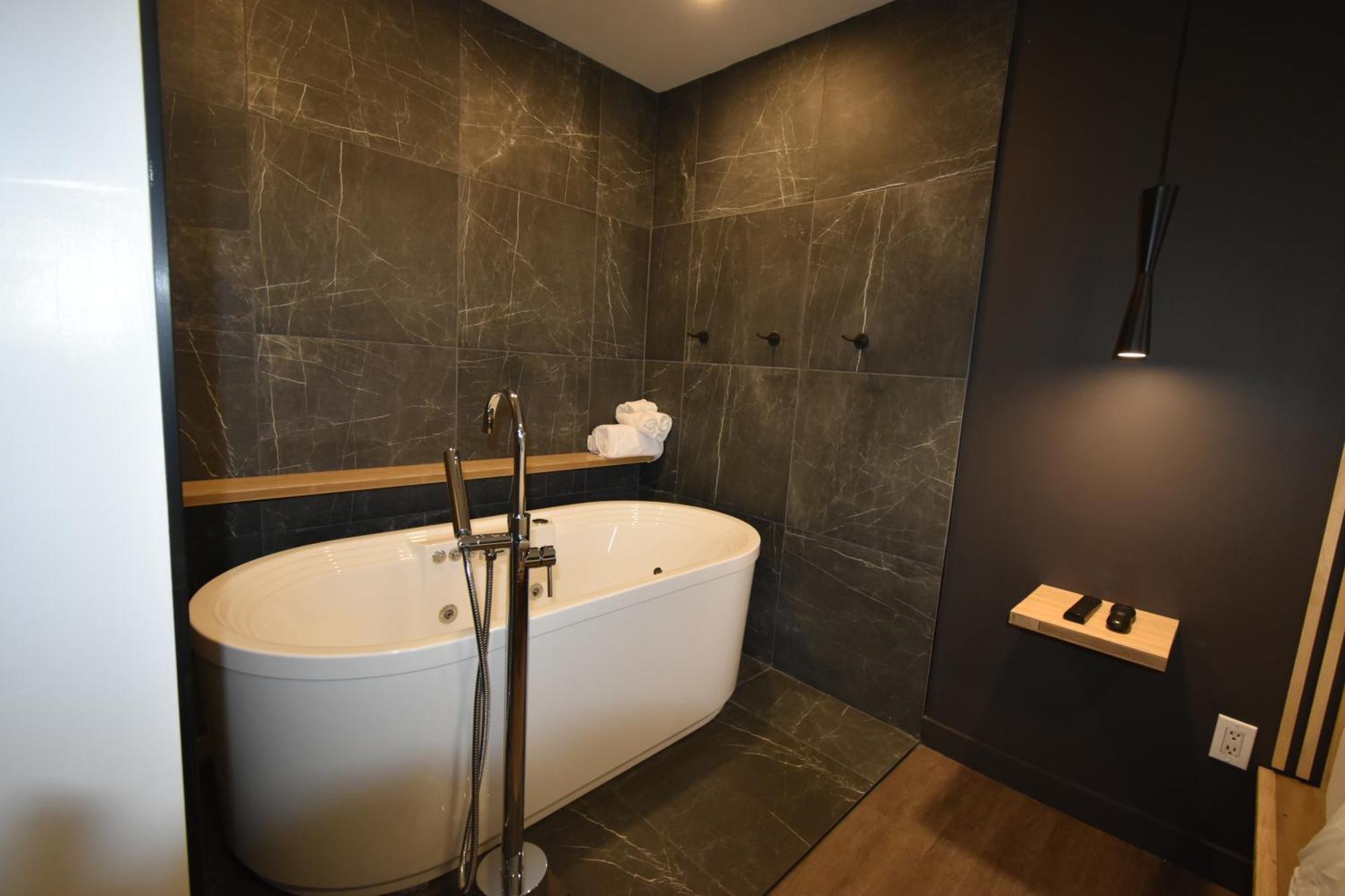 Chambre Lit Queen-Size avec Baignoire Spa