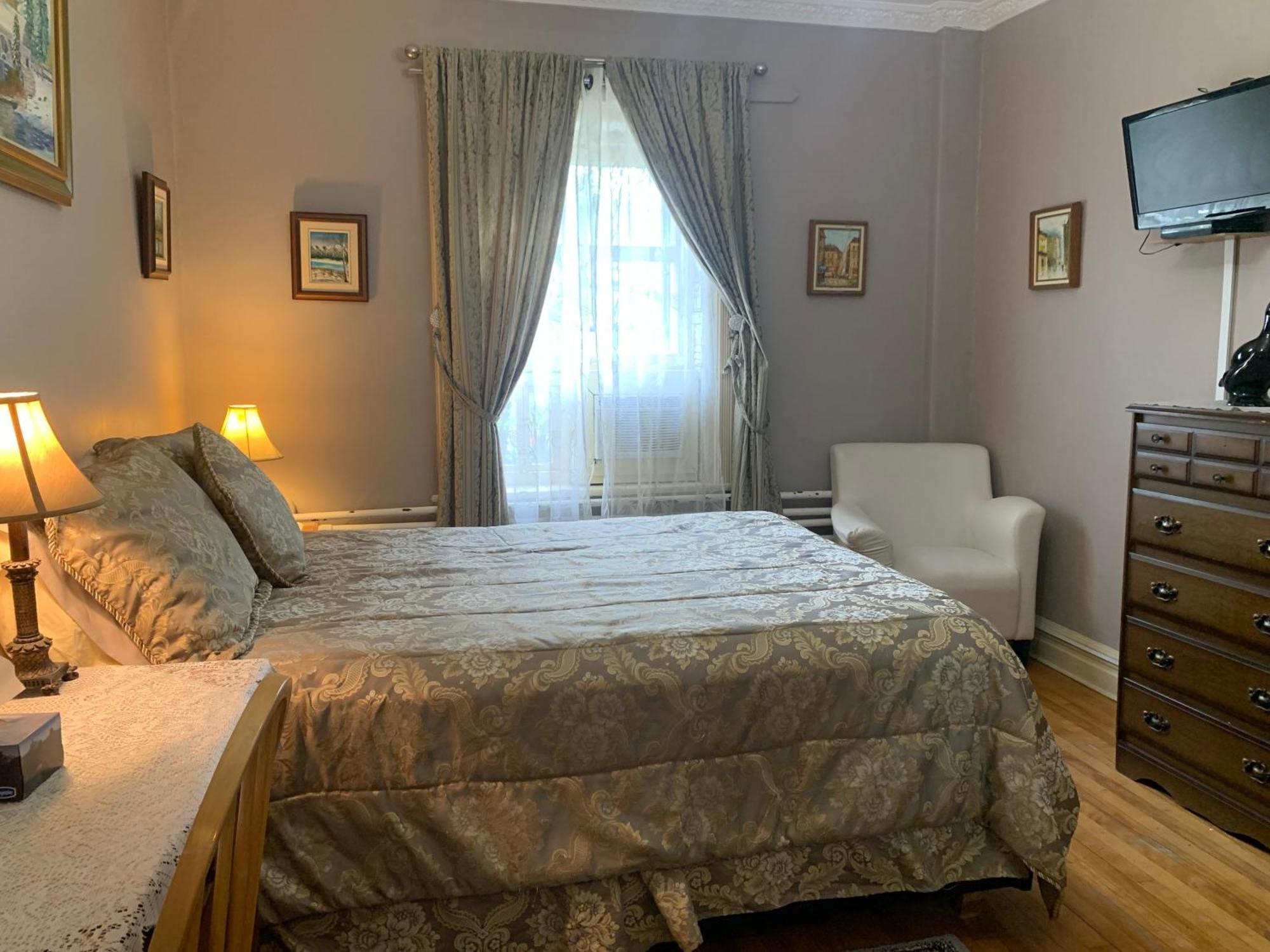 Deluxe Room (1 adult + 1 child)