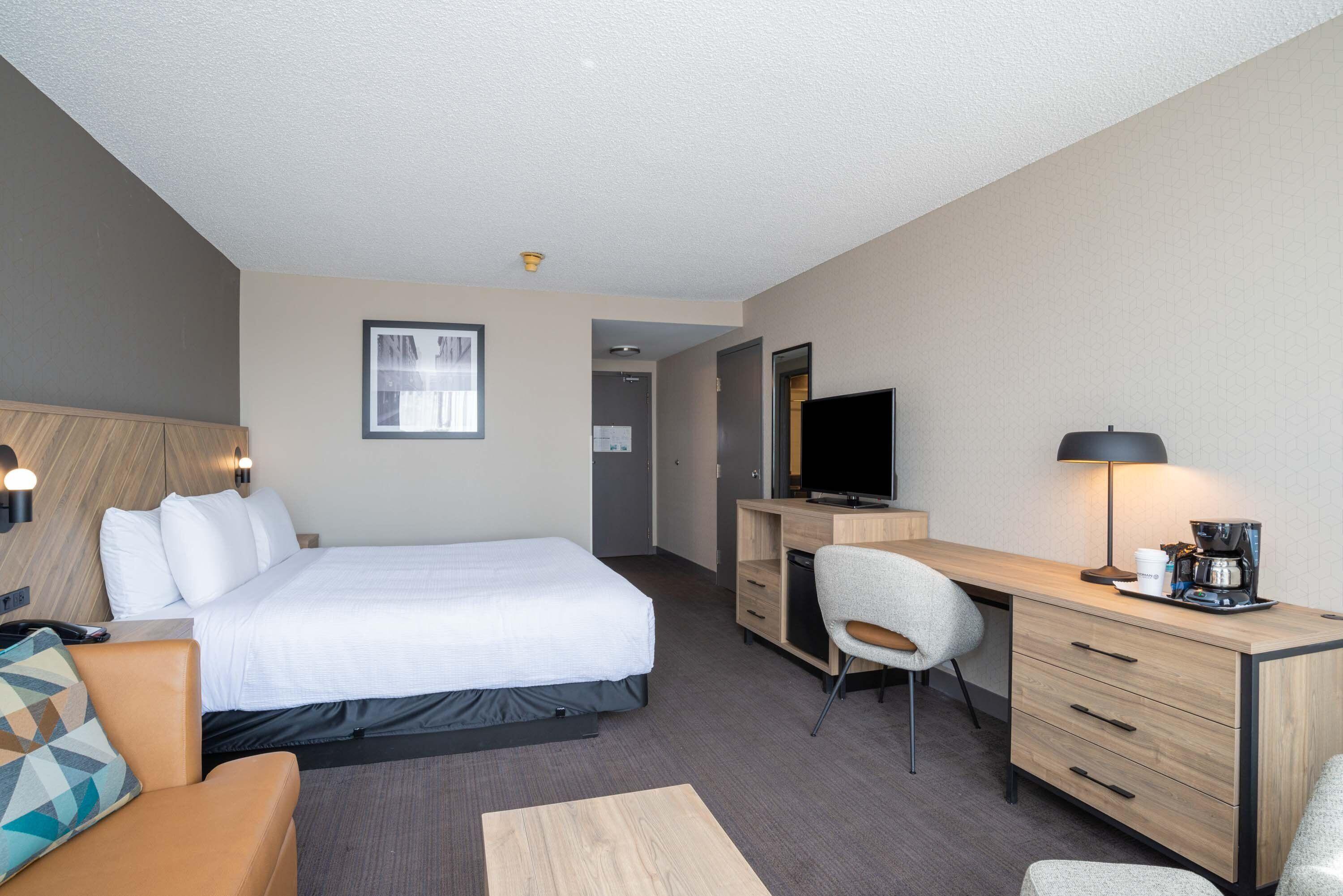 Premium Room 1 King Bed Sofa Bed High Floor