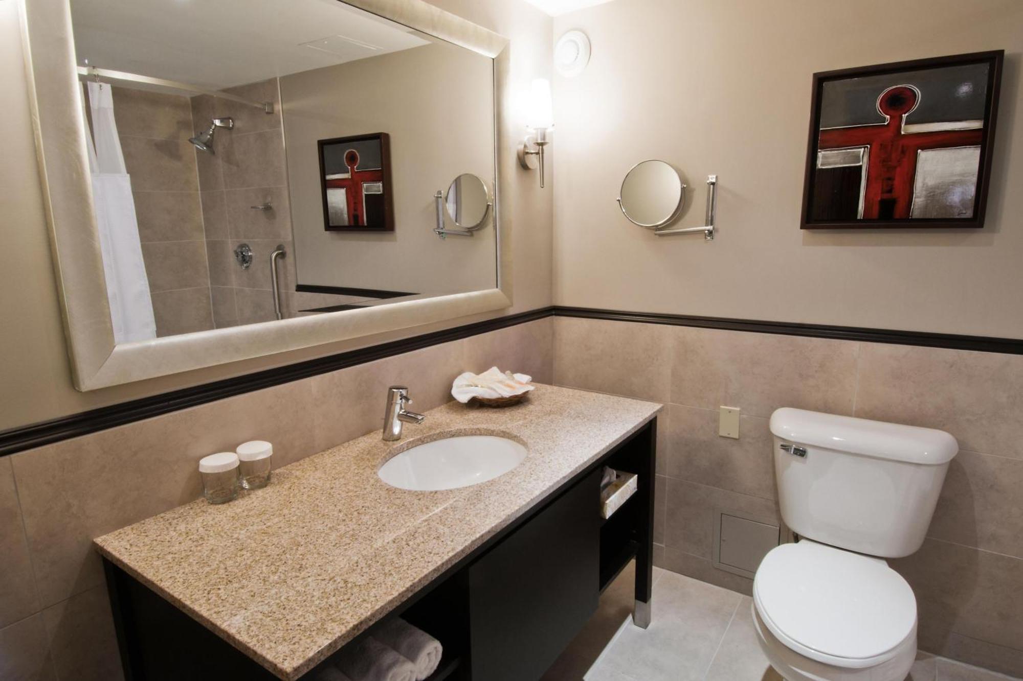 Deluxe King Room - Mobility/Hearing Accessible with Tub with Grab Bars/Non-Smoking,1742653766:JPEG