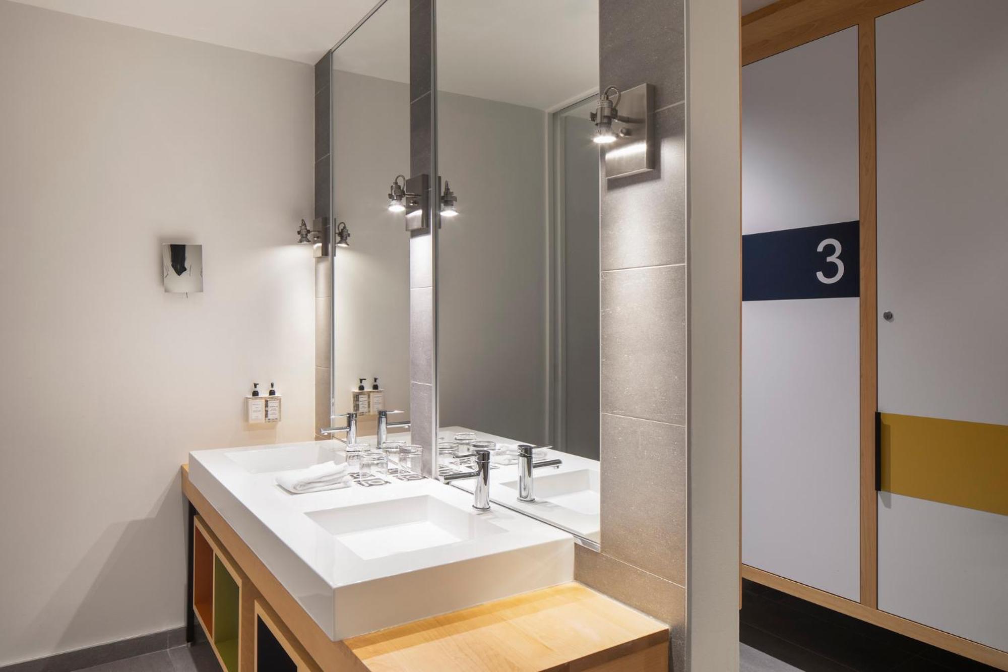 Private Dormitory Gare Building