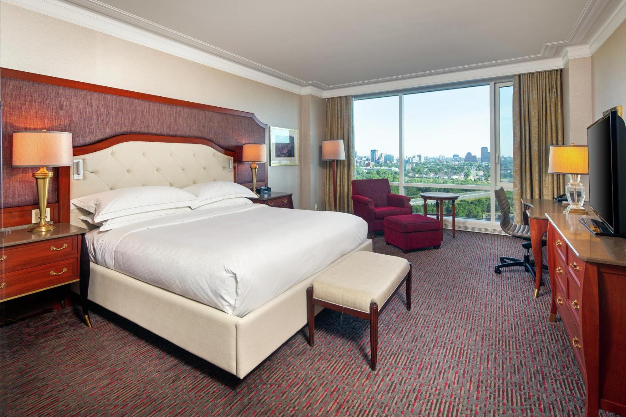 Deluxe King Room Lake View