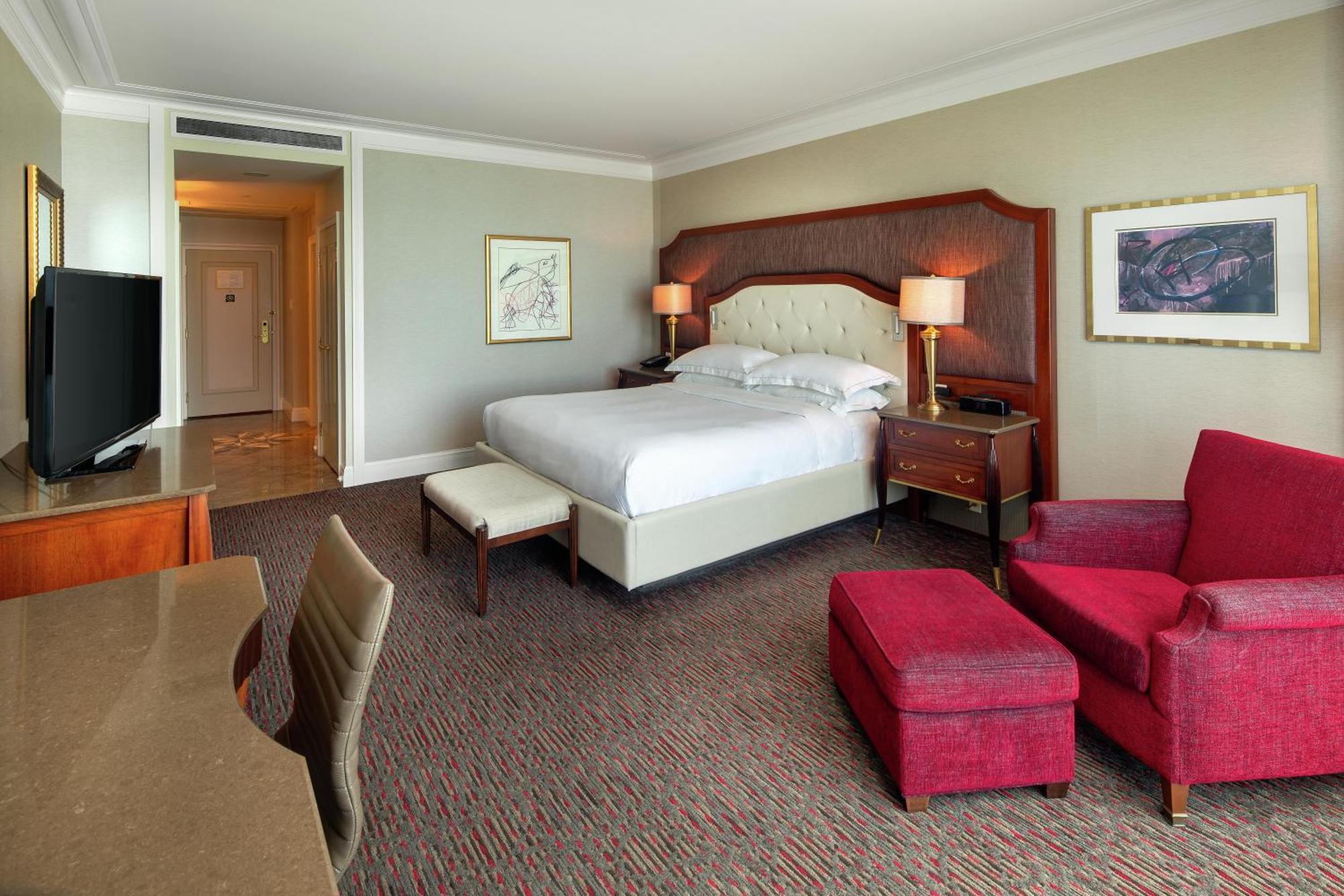 Deluxe King Room Lake View