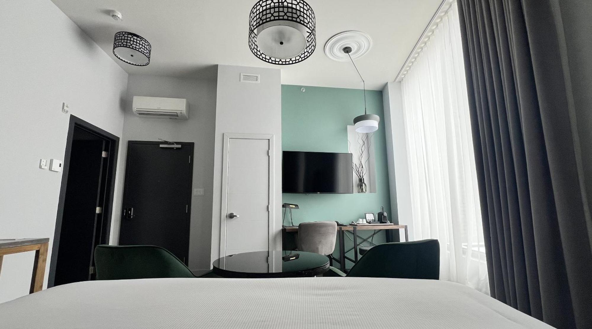 Deluxe King Room