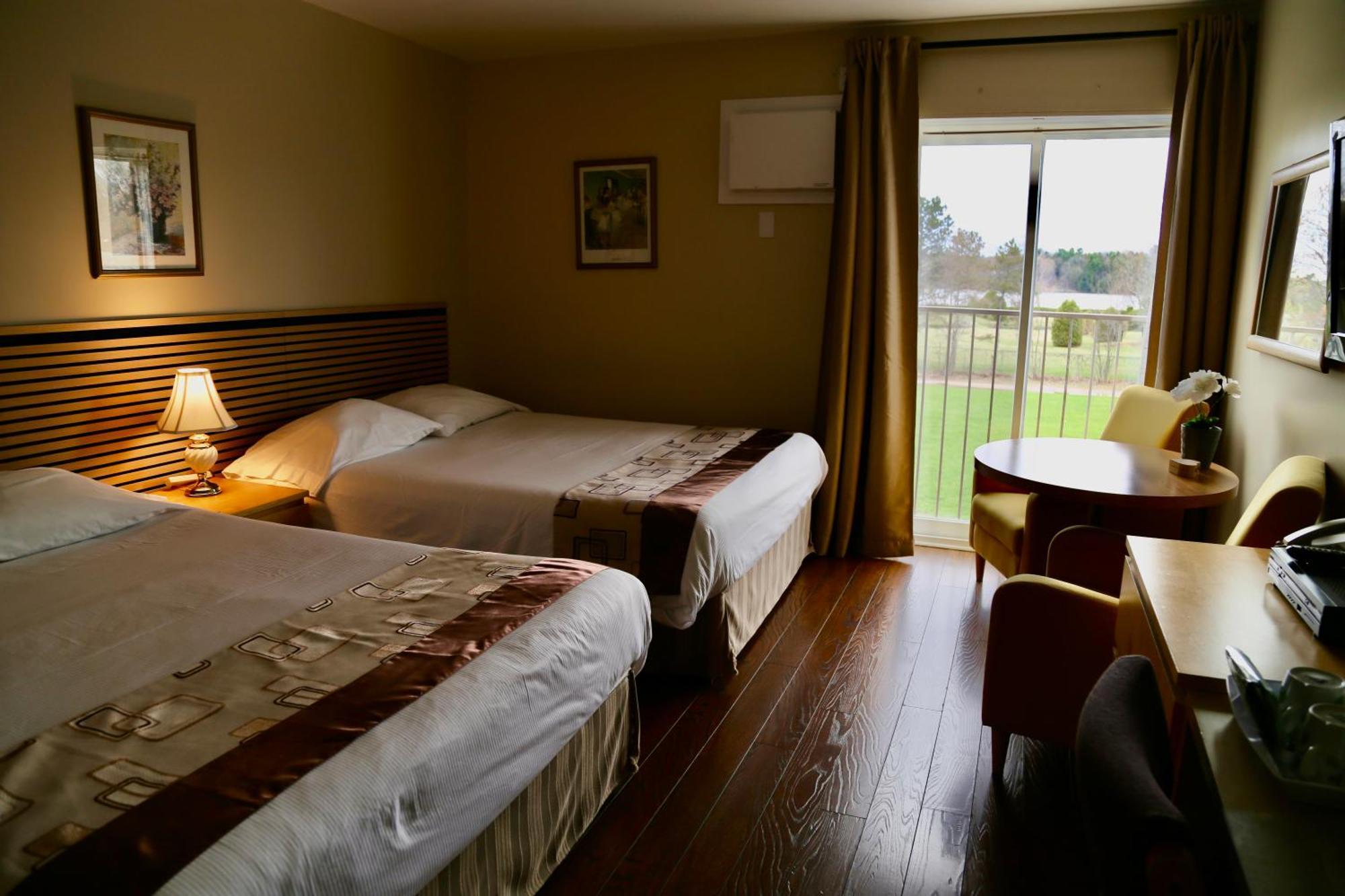 Chambre avec 2 Lits Queen-Size