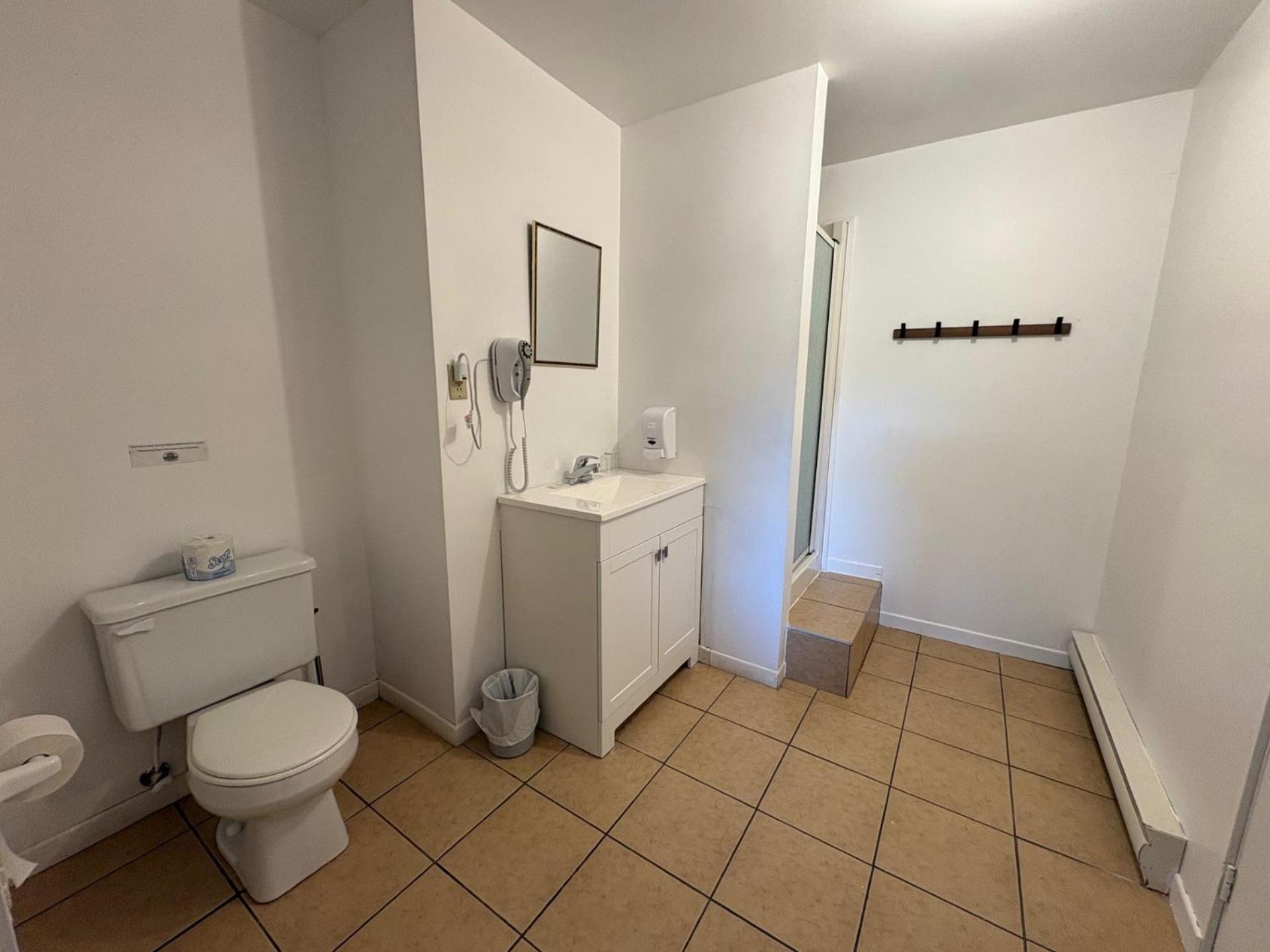 Quadruple Room Bathroom