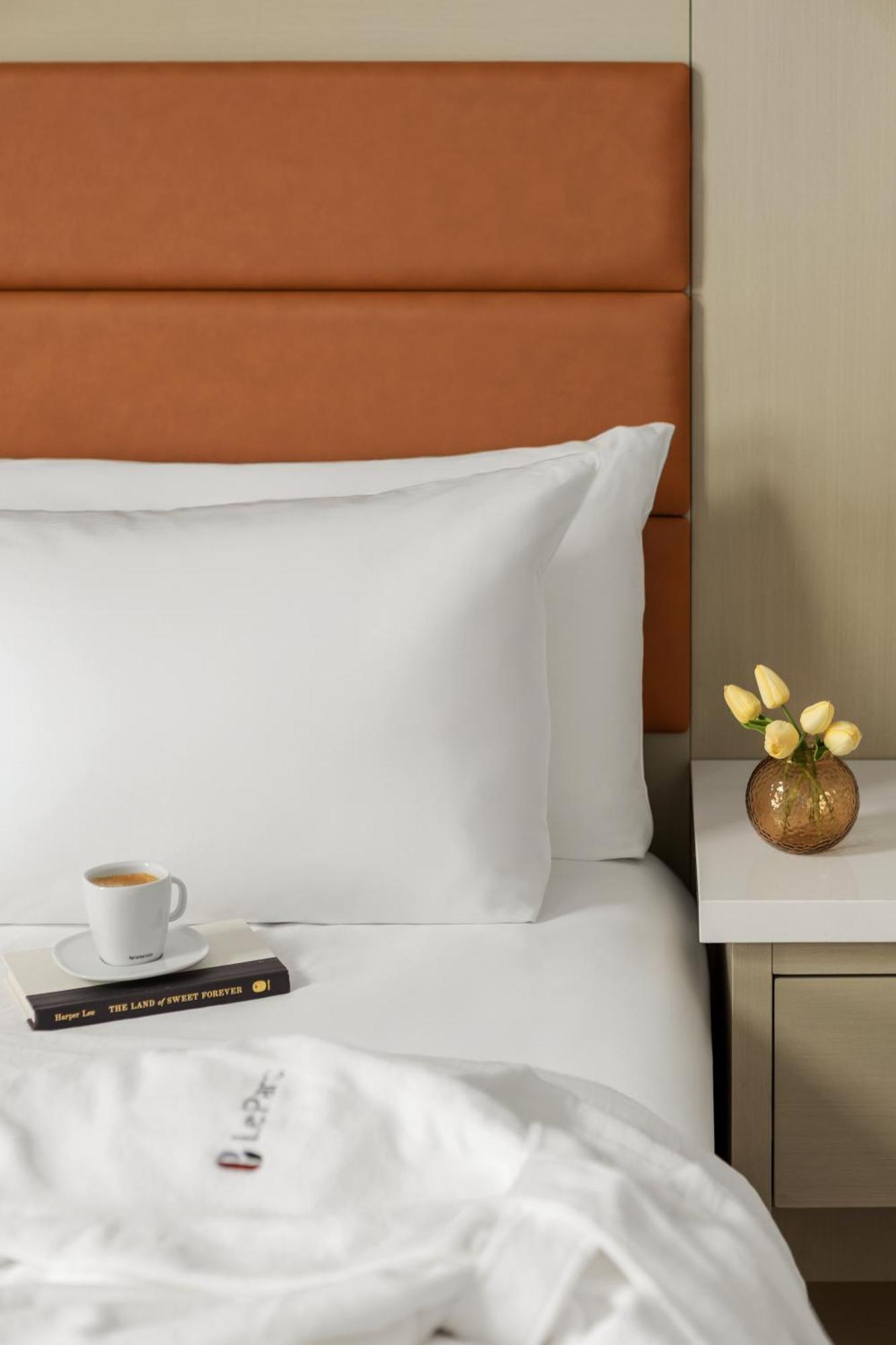 Bi-Level Suite with One King Bed, One Queen Bed and Jetted Tub