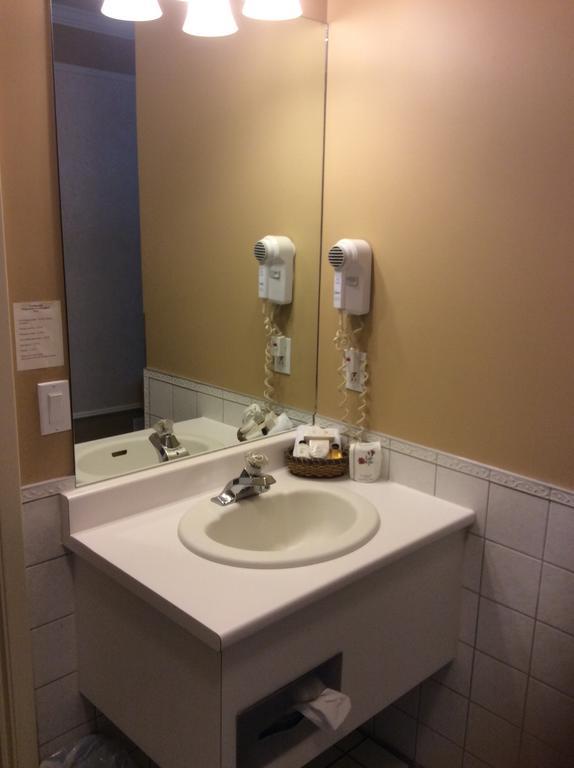 Queen Room with Two Queen Beds,507797907:JPEG