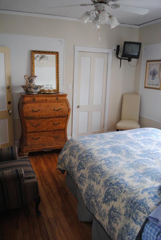 Queen Room
