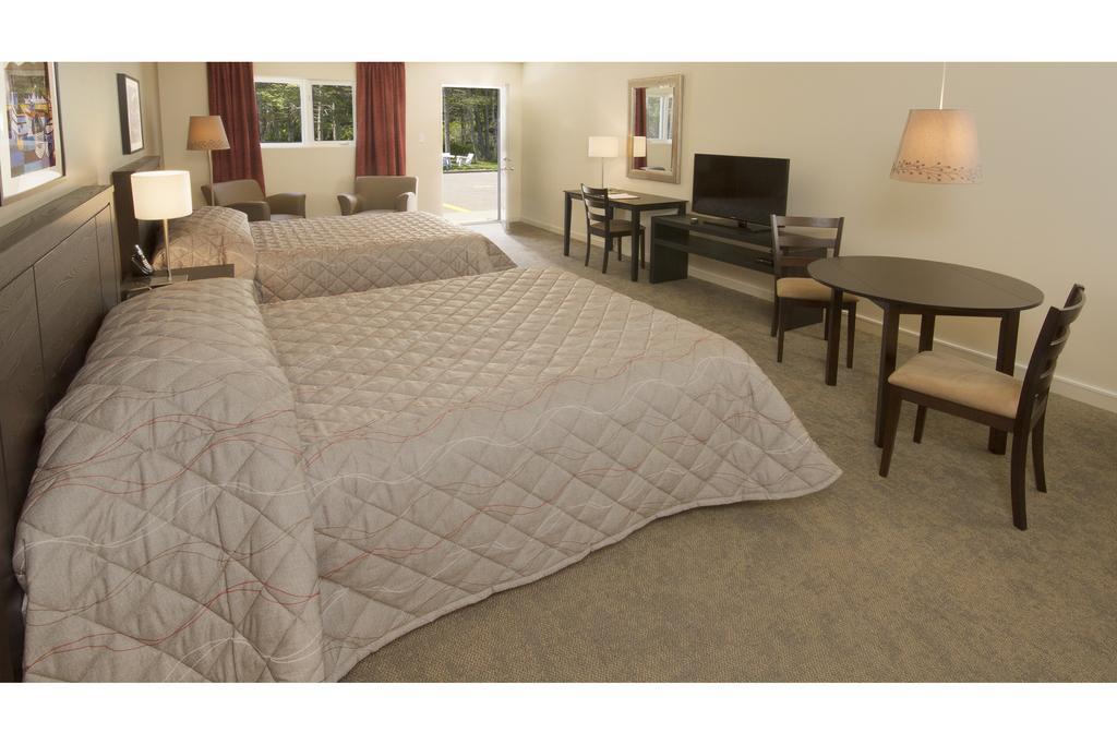 Queen Room with Two Queen Beds - Garden View