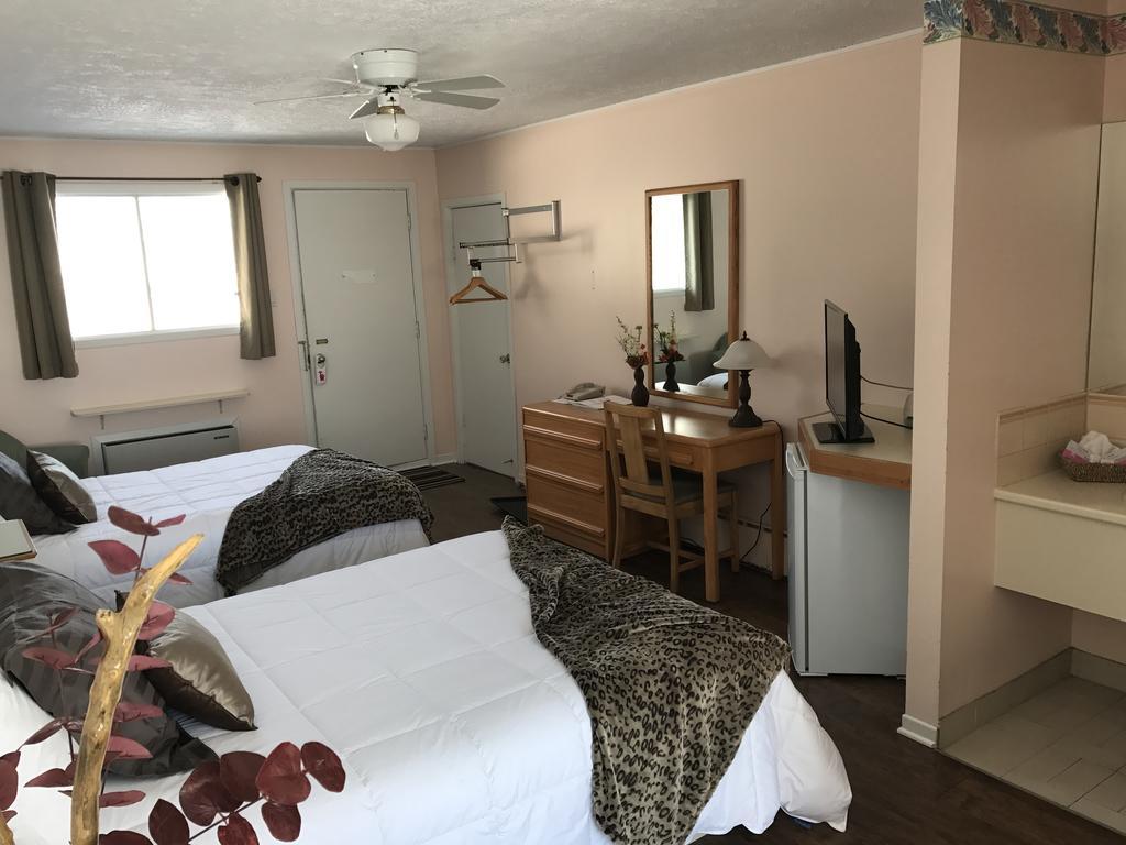 Double Room with Two Double Beds with River View,338964493:JPEG