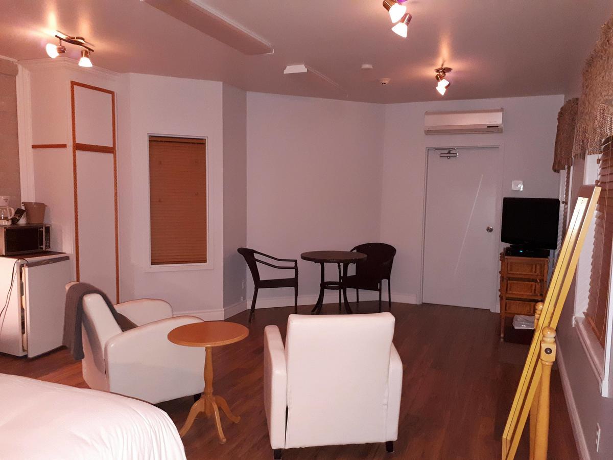 Queen Studio,707544733:JPEG