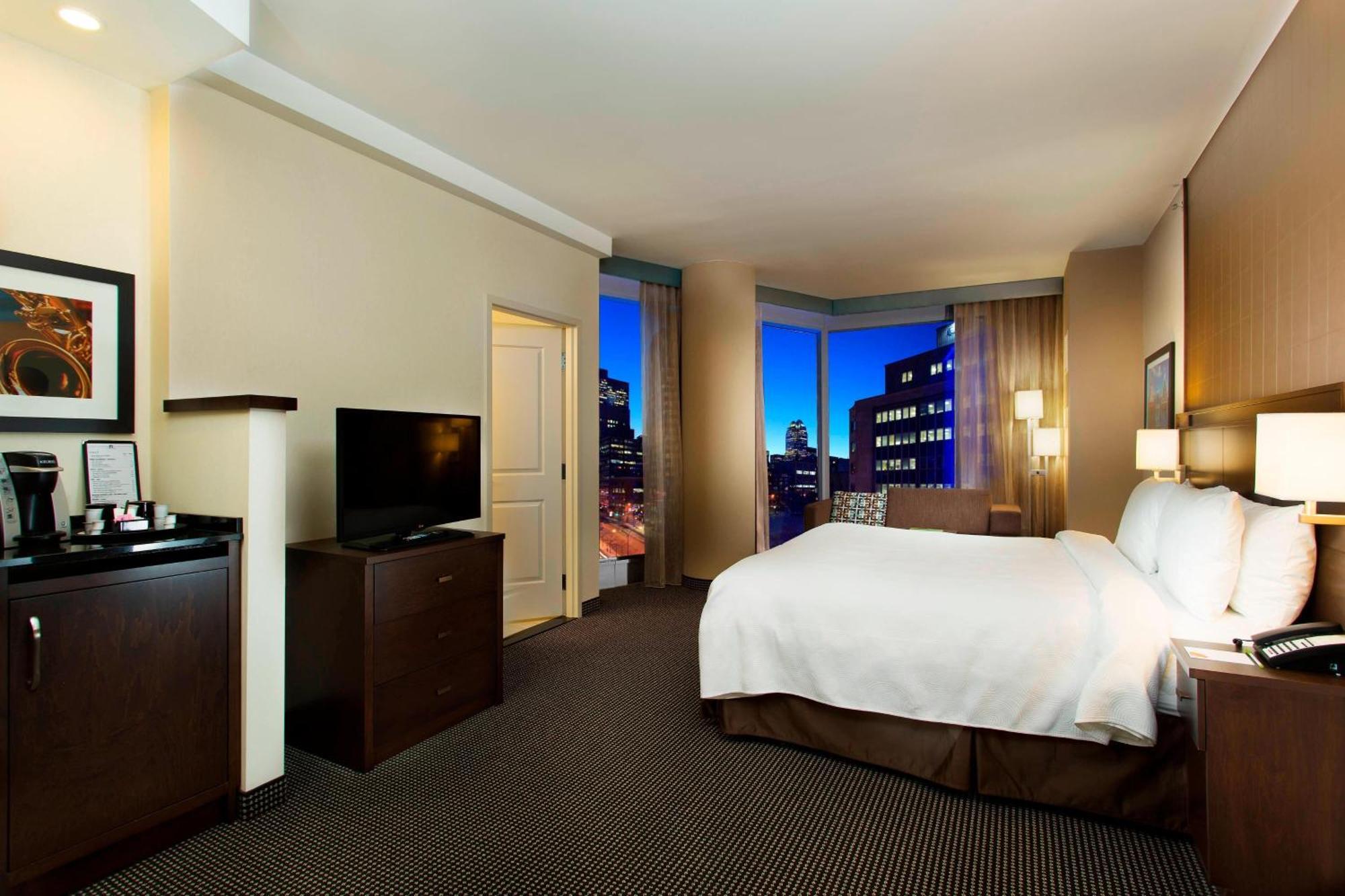 King Room with Sofa Bed,554050971:JPEG