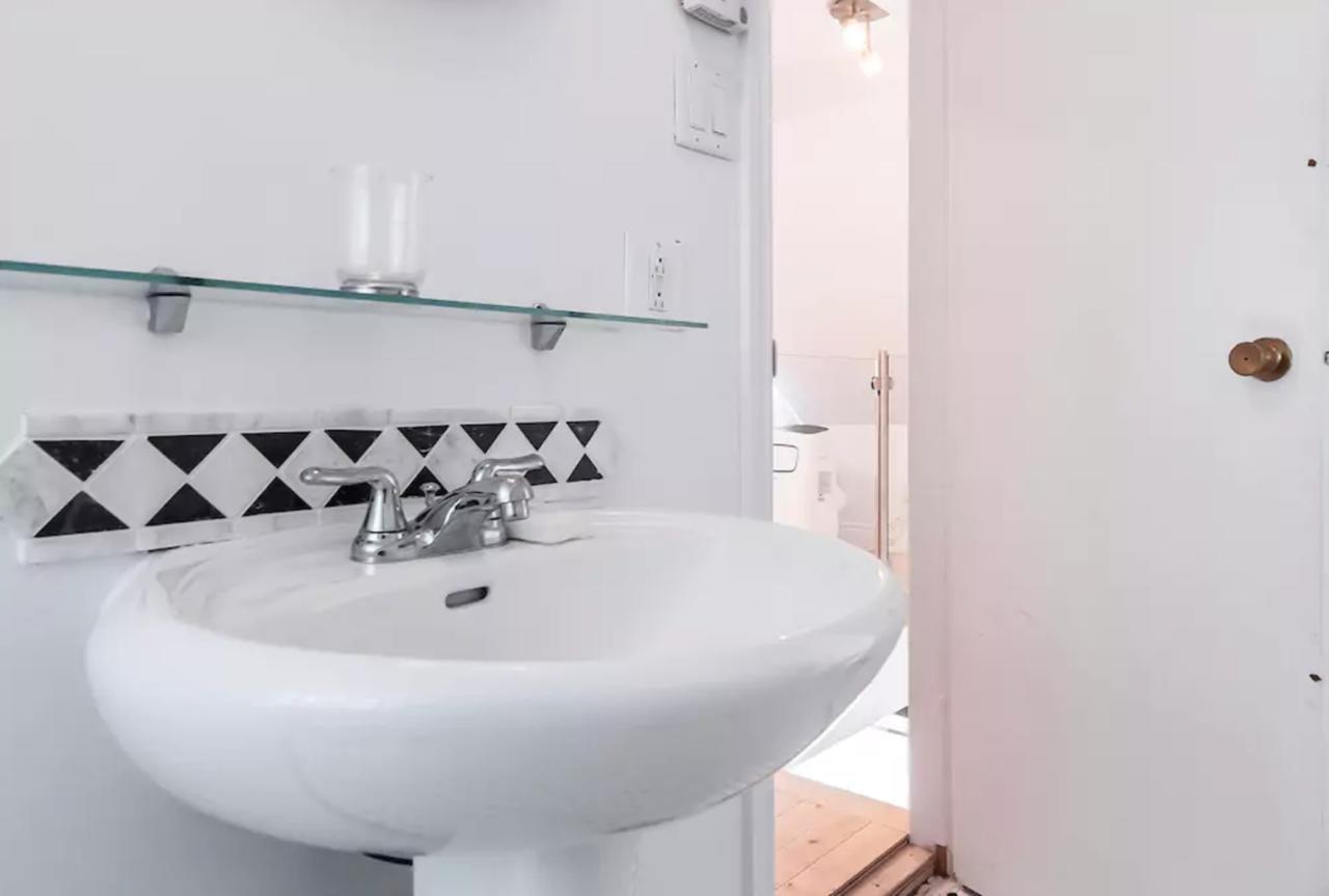 Kamer met Queensize Bed en Eigen Badkamer