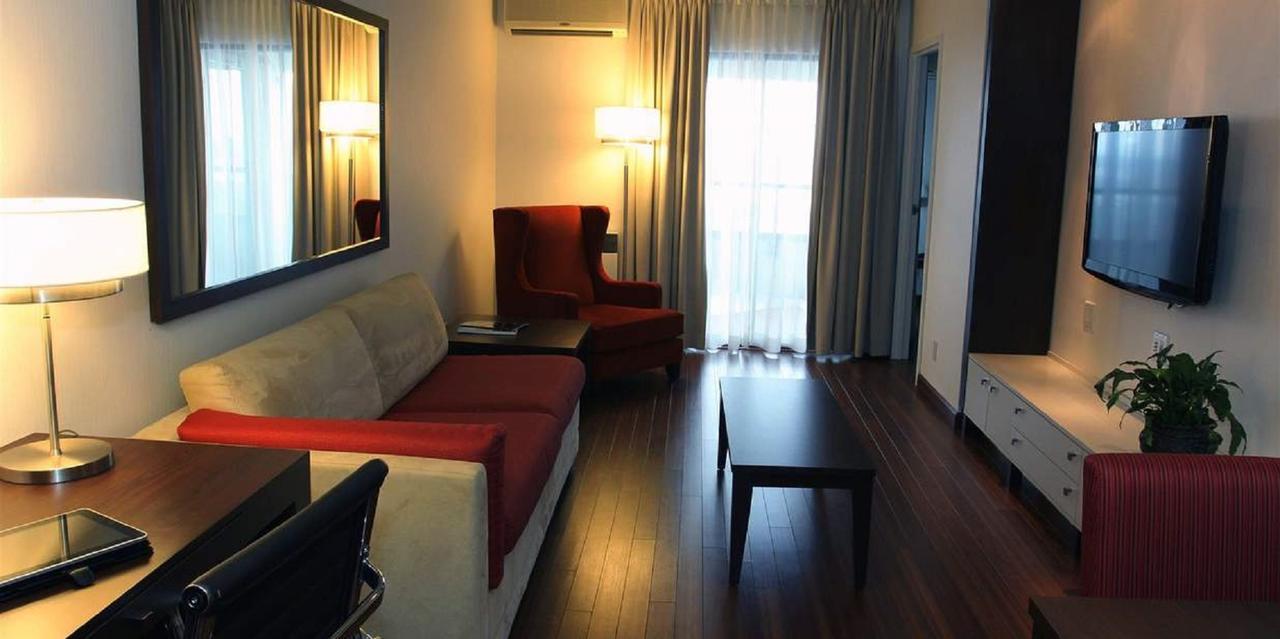 One-Bedroom Suite, 3 Queen Beds