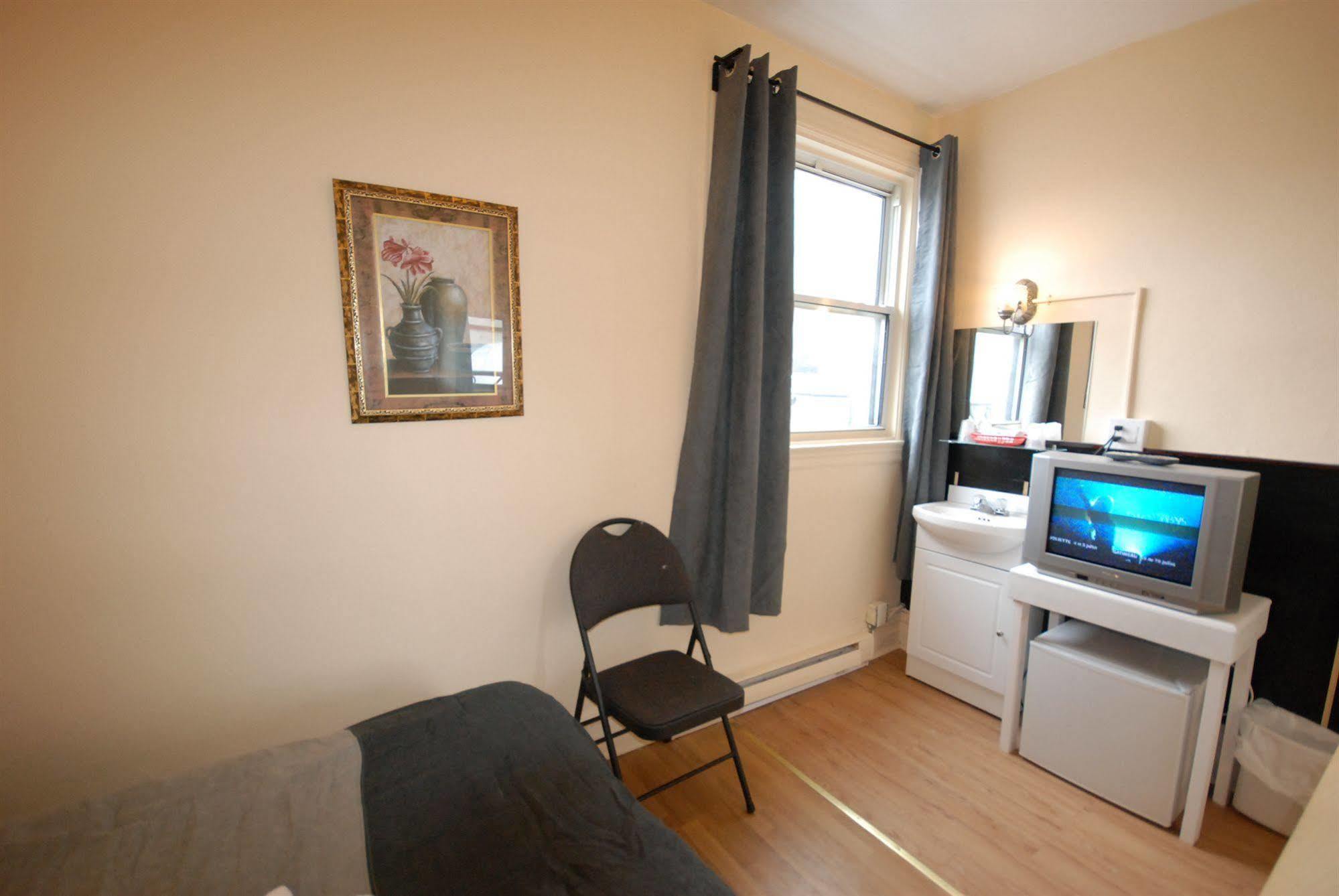 Tweepersoonskamer met Gedeelde Badkamer