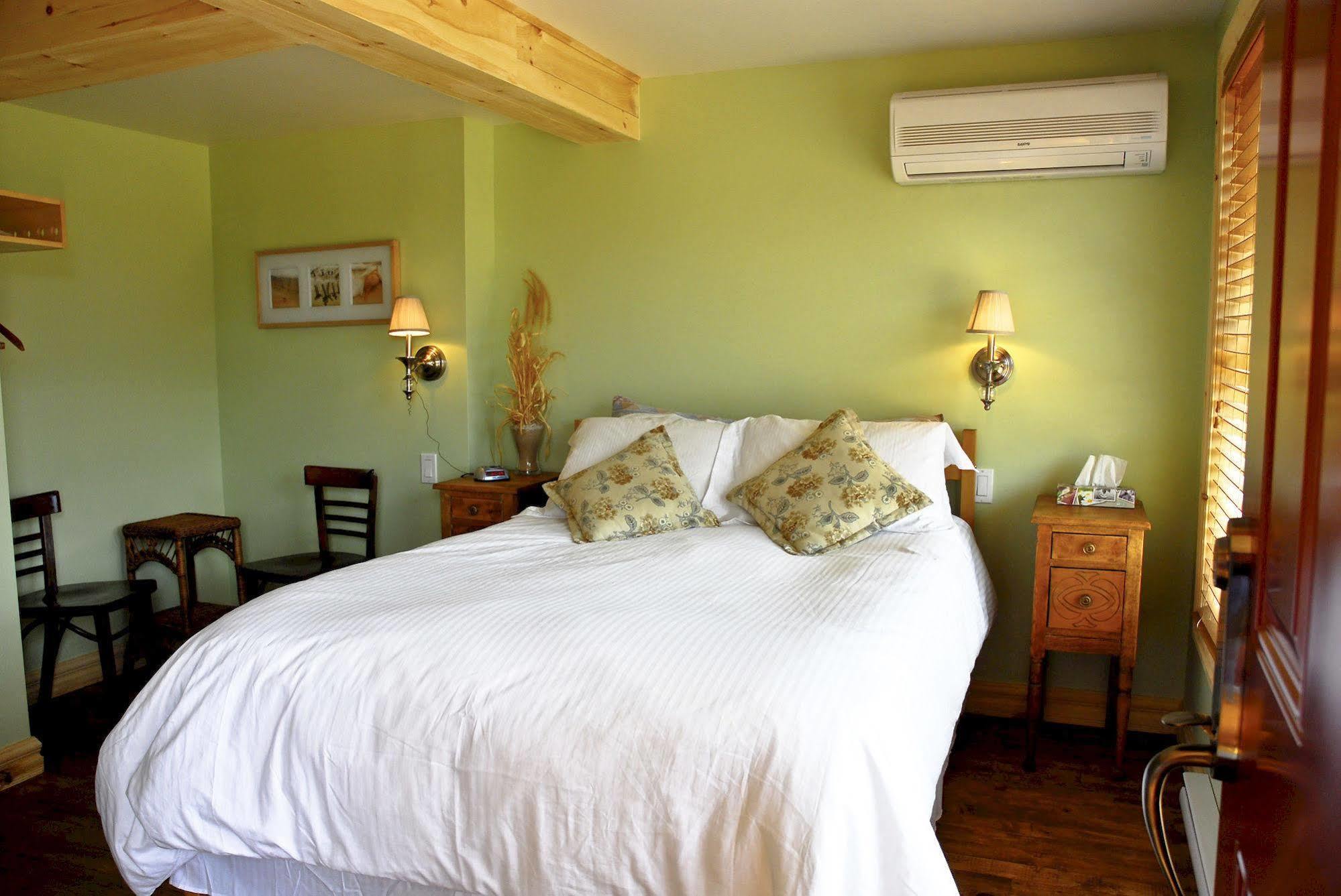 La Galouine1 Queen Bed 1-2-3-6