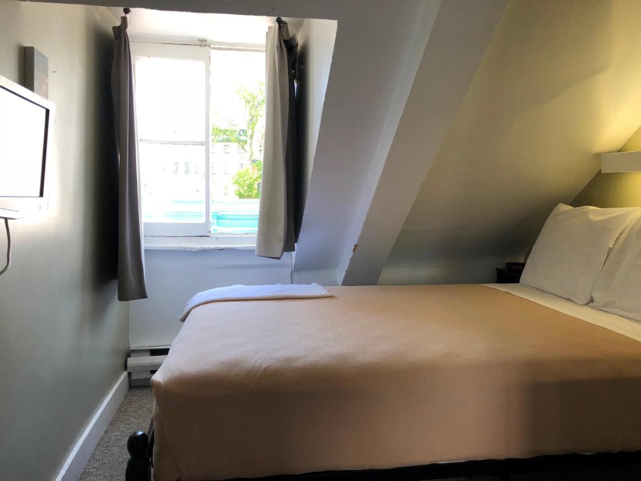Quarto Individual com Banheiro Compartilhado